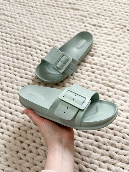 the cutest Birkenstock lookalike one strap pool slides - these are lightweight & waterproof & run tts

Amazon find 
Amazon fashion 
Pool sandals 

#LTKU #LTKshoecrush #LTKswim