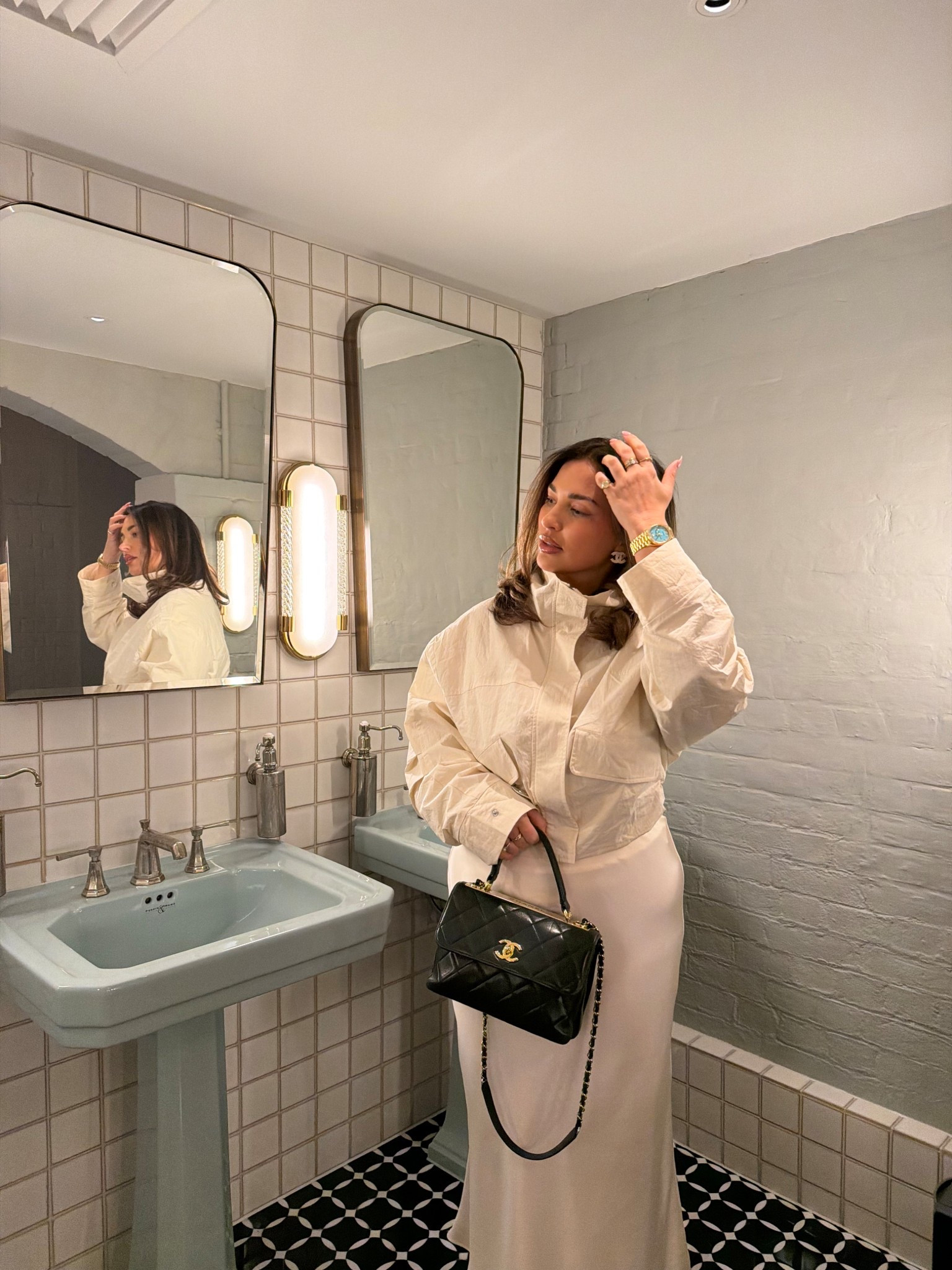 Wearing size L in both x 

#LTKspring #LTKmidsize