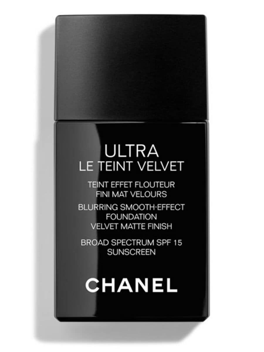 CHANEL Blurring Smooth-Effect Foundation Velvet Matte Finish Broad Spectrum SPF 15 Sunscreen | Saks Fifth Avenue