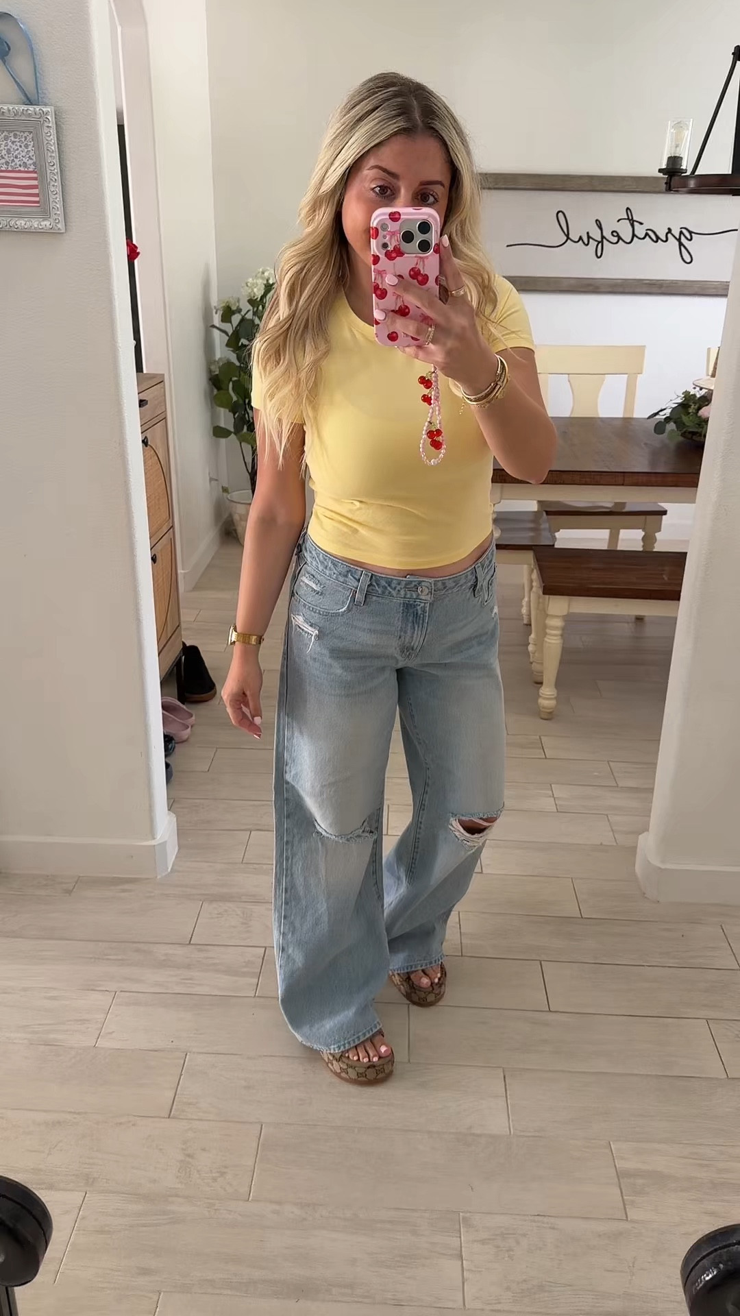 OOTD 
Tee small
Jeans 27 short
Slides tts

#LTKootd