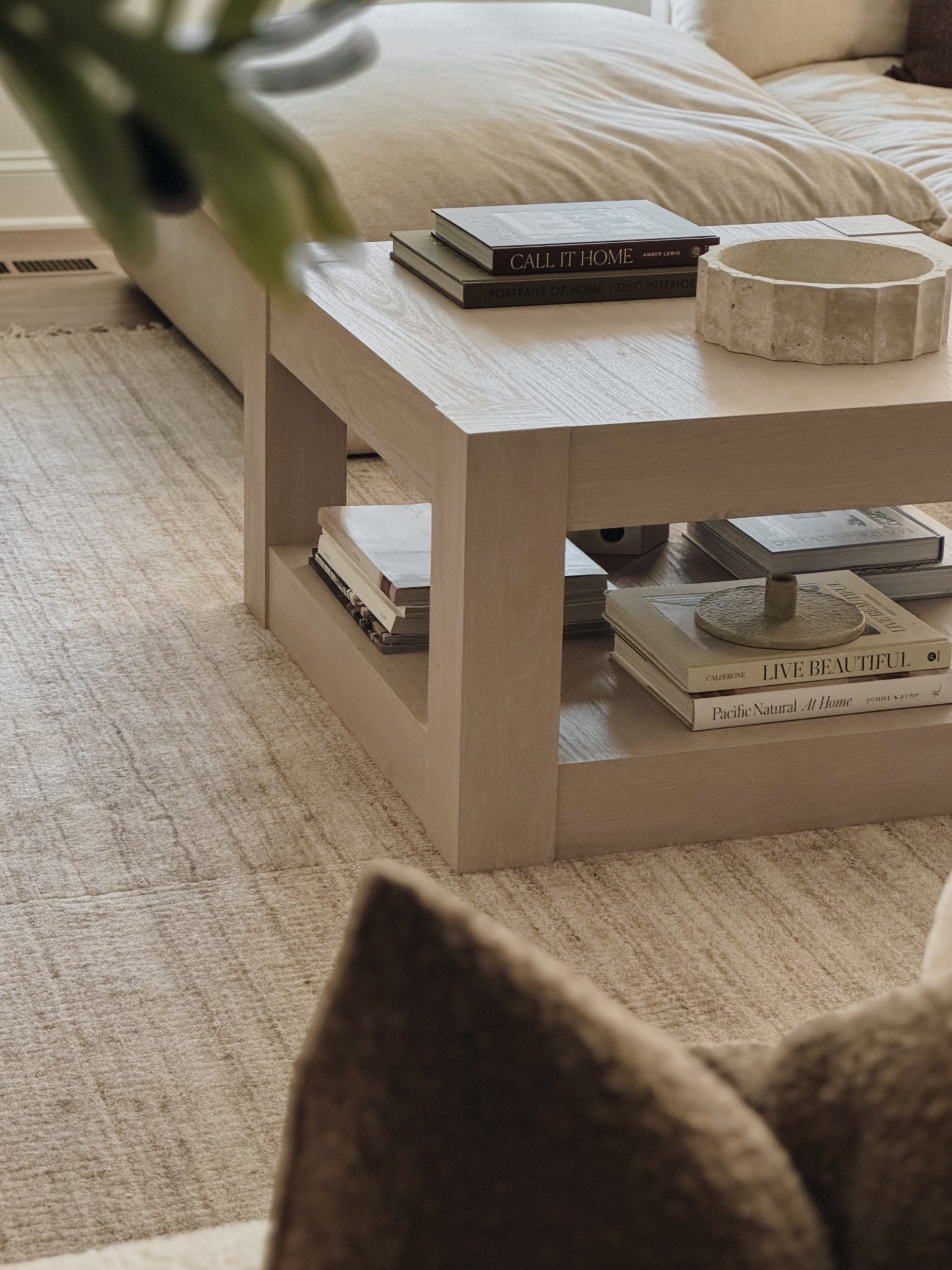 Living room sources

Coffee table
Neutral rug
Boucle pillows
Coffee table books



#LTKHome