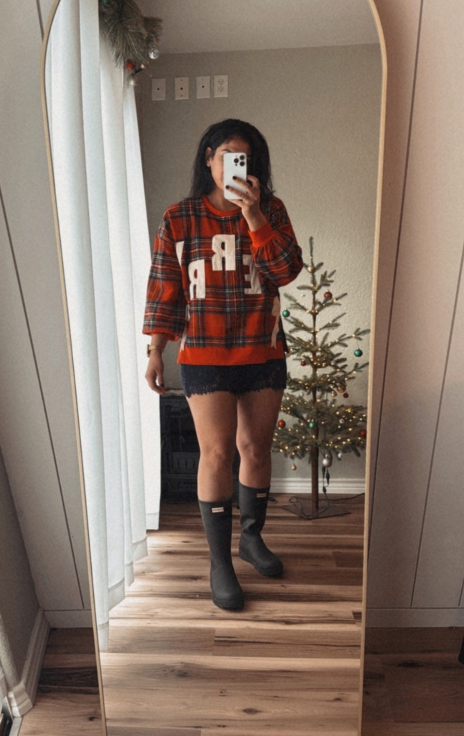 Yes on the Viral Lace shorts !

#LTKgrwm #LTKootd #LTKHoliday