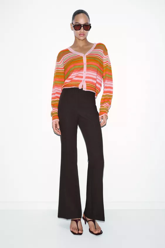 V-neck long sleeve jacket. Front button closure. | Zara US