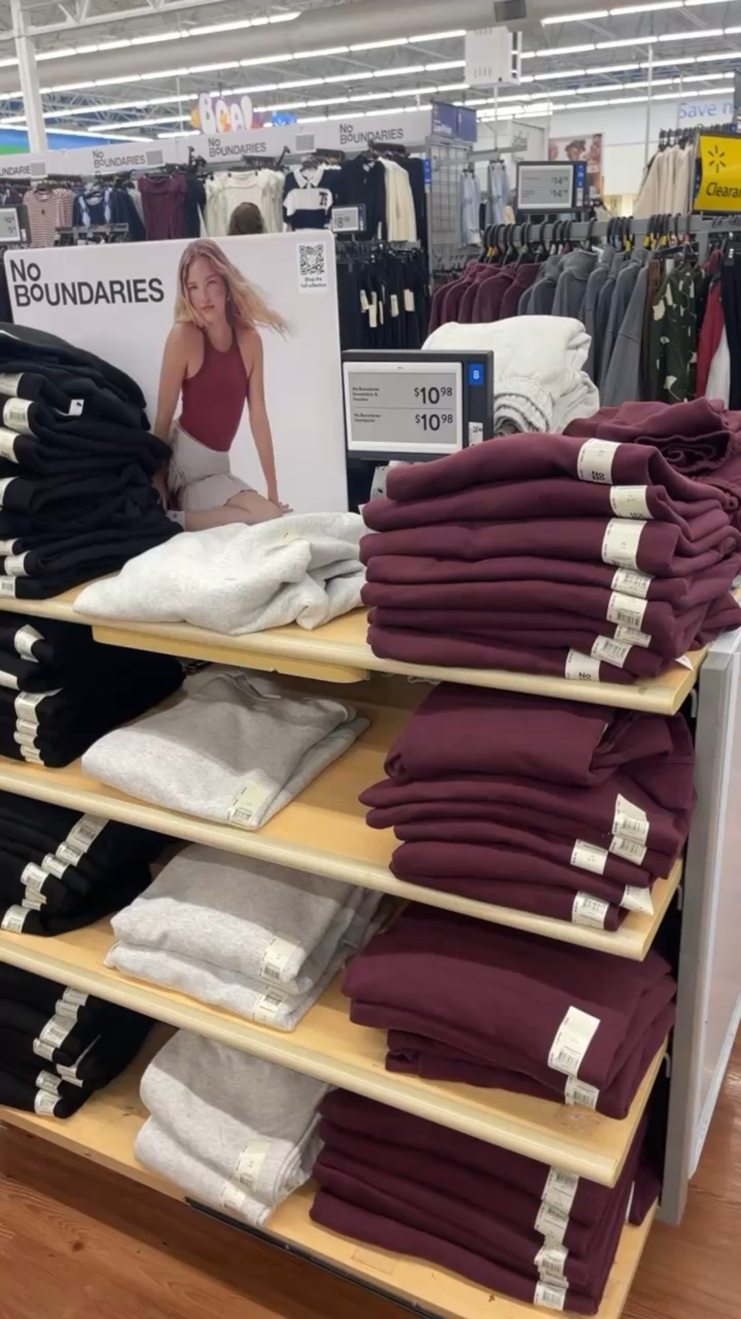 The comfiest lounge set for fall! This is from the No Boundaries line at Walmart and is SO affordable!!

Love how this one is fleece lined and super warm. Grabbed myself the maroon. Fits TTS. 

#walmart
#walmartfashion
#noboundaries
#fallstyle
#loungeset

#LTKStyleTip