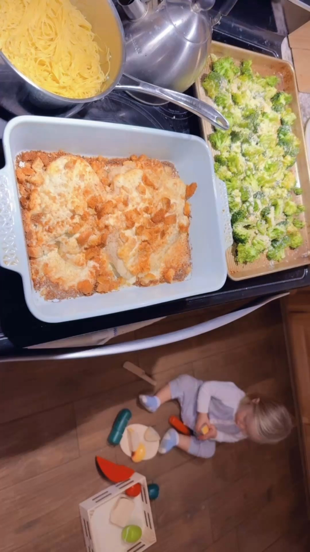 momma’s little kitchen helper 🧑‍🍳 - both of my babies have LOVED playing with this @melissaanddougtoys wooden food cutting 🍽️ set at my feet 👣 while I’m cooking 🥘 over the years 🫶🏽 - linked 🔗 it for y’all below 👇🏽 