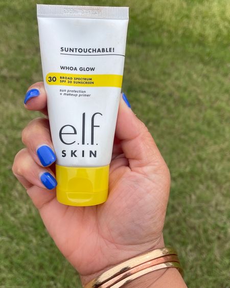 A super goop dupe! This sunscreen has a slight tint and makes skin glow while providing protection. Can also be worn as a primer.

Skincare, sunscreen, elf,
Makeup dupes, skincare dupes 

#LTKbeauty