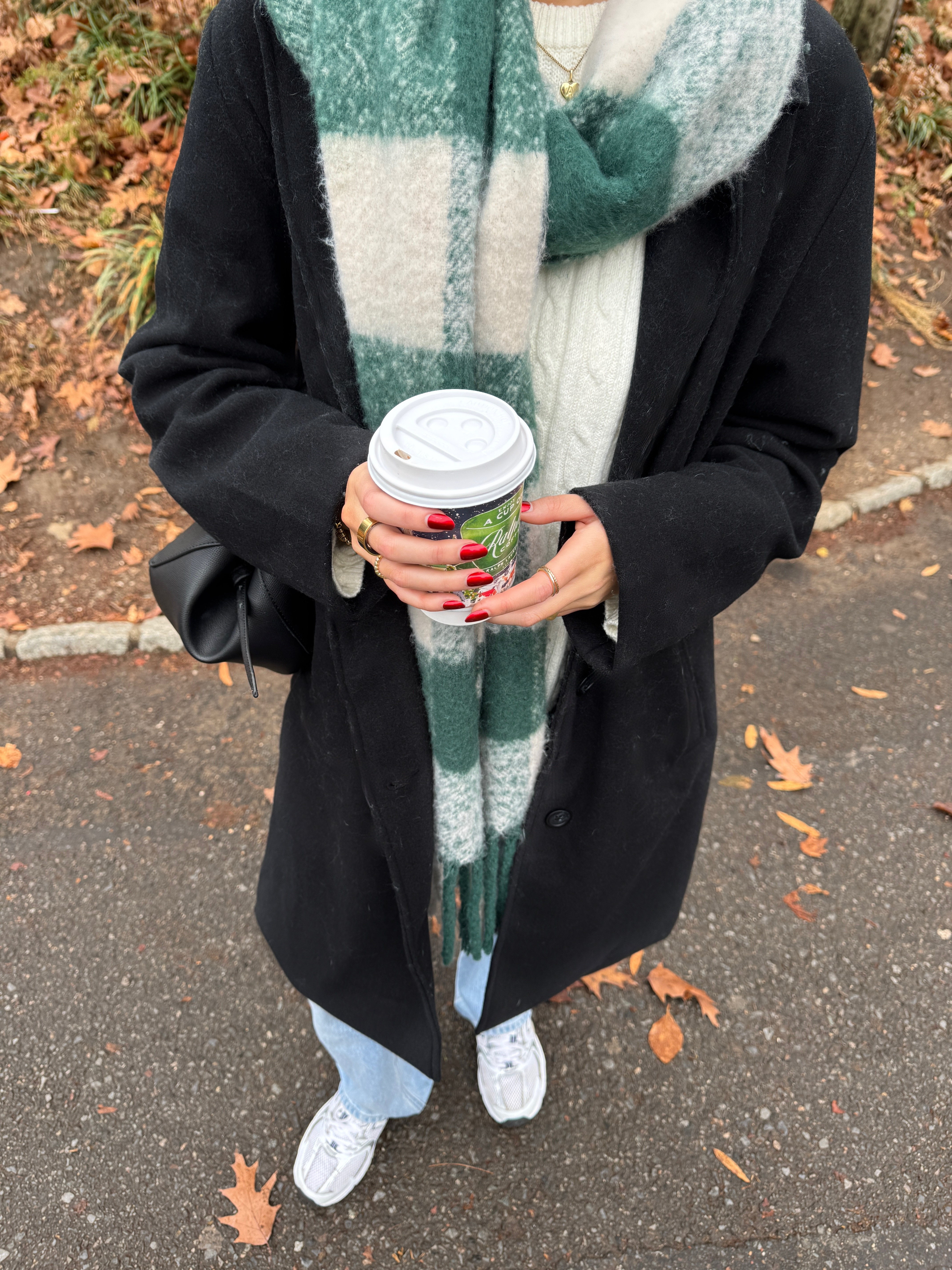 NYC outfit🎄

#LTKFindsUnder100 #LTKHoliday #LTKItBag