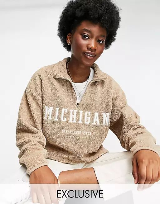 Stradivarius Michigan half zip fleece in beige | ASOS | ASOS (Global)