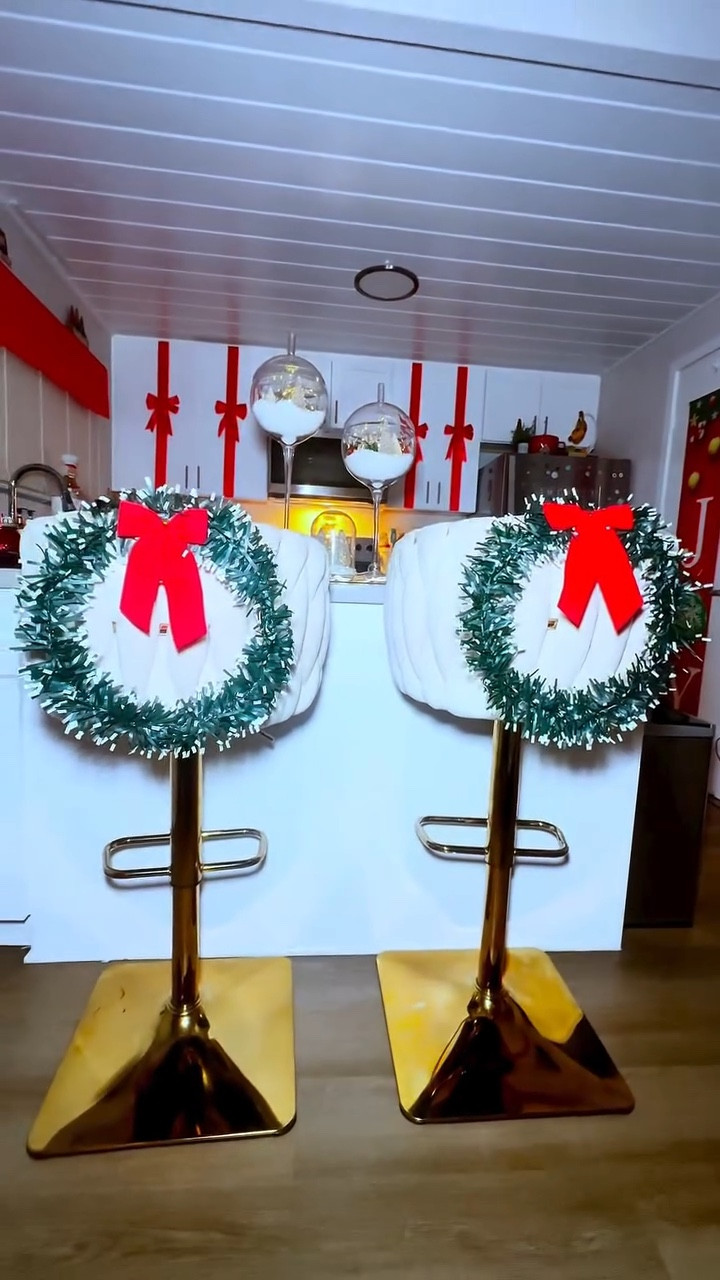 Use these Dollar Tree wreaths to elevate your barstools 🎄

I’ll link my barstools in my story! 

#christmasiscoming #holidaydecor #itsthemostwonderfultimeoftheyear #cornerofmyhome #kitchenislands