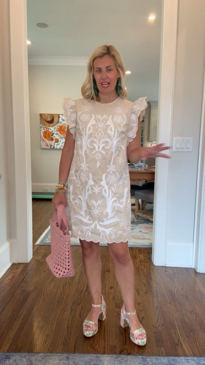 Yall have been loving this dress so much! Styling it for a different look! 

Dress - xs 
Sandals - 8 tts 

Codes:
Allie + Bess - Catherine20


#LTKdayinmylife #LTKootd #LTKmomlife