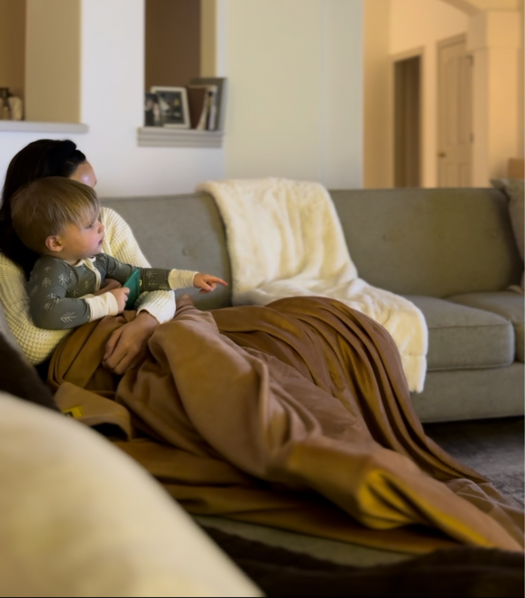 FAMILY GIFT IDEA 🎁
.
We vote big blanket co over matching Christmas pj’s any day! It’s a family gift everyone will love and it keeps on giving beyond the holiday season!
.
100 sq ft blanket 

#LTKGiftGuide #LTKCyberWeek #LTKhome