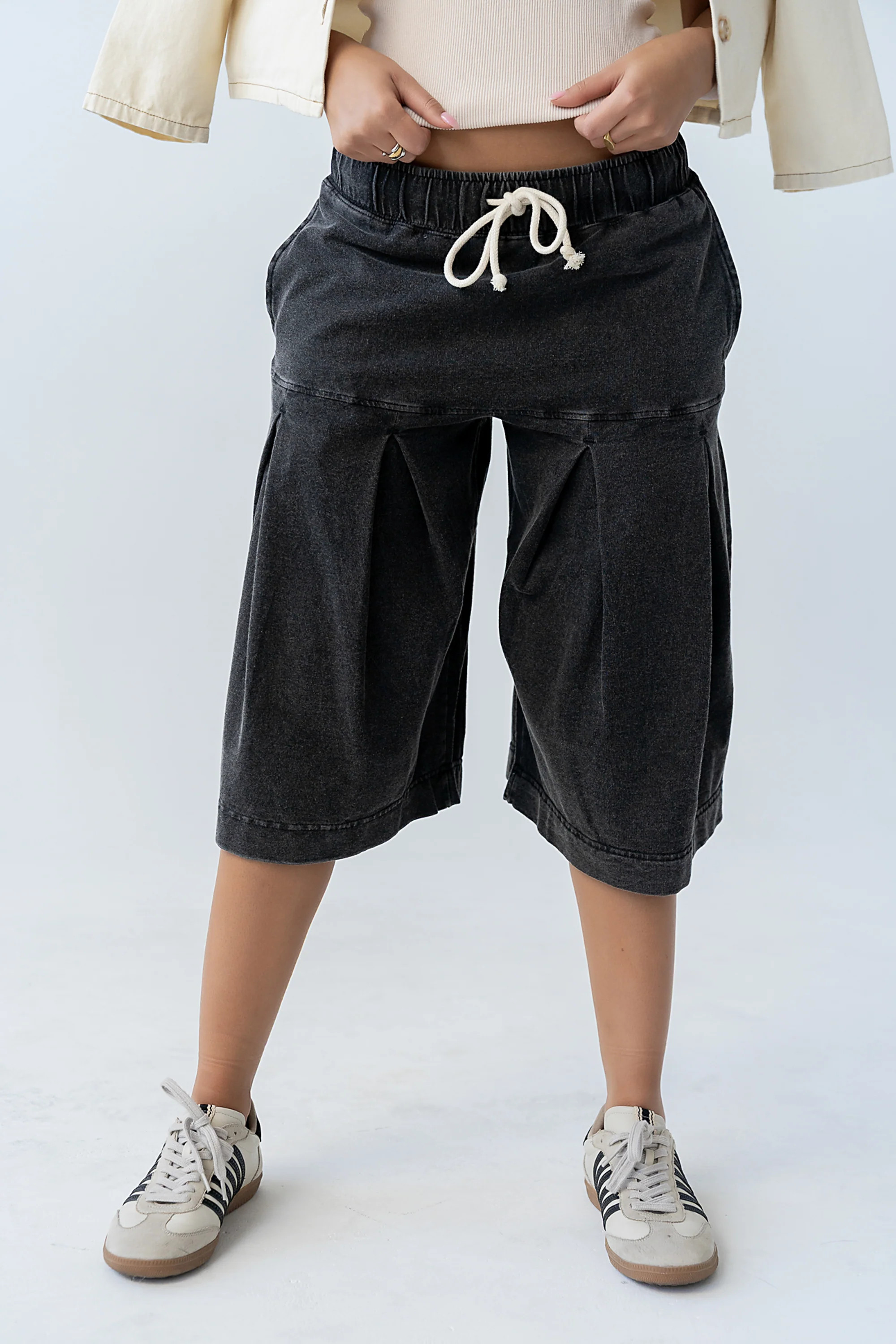 Micha Pleated Shorts in Black | Böhme US