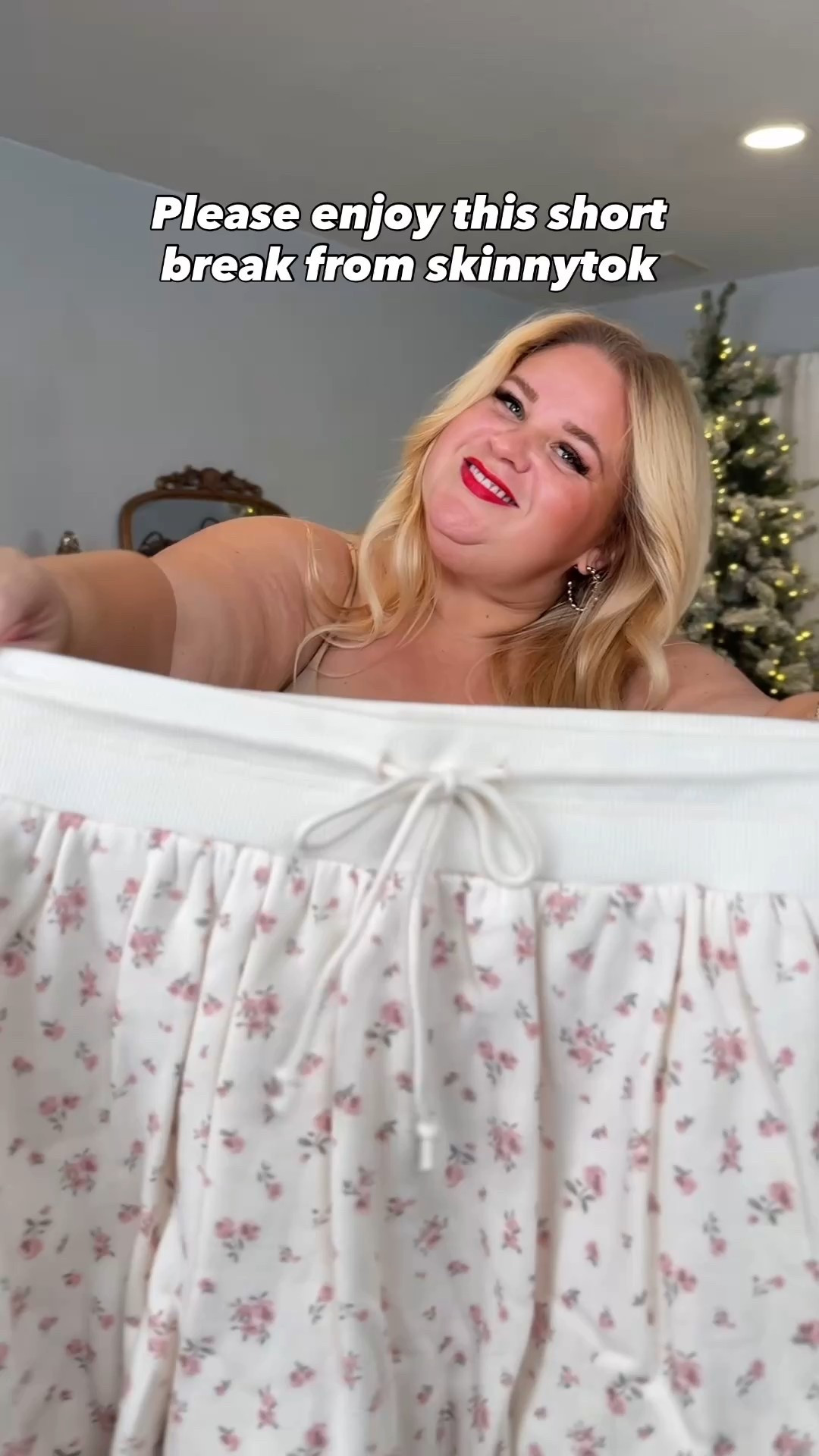 Breaking up your feed from the copy-paste skinny-tok outfits with something actually fun today.
Skirt is a 1X, sweater is a 3X for that baggy cozy fit. The fuzzy boots tie the whole thing together. Everything’s linked.

#LTKHoliday #LTKPlusSize #LTKSaleAlert