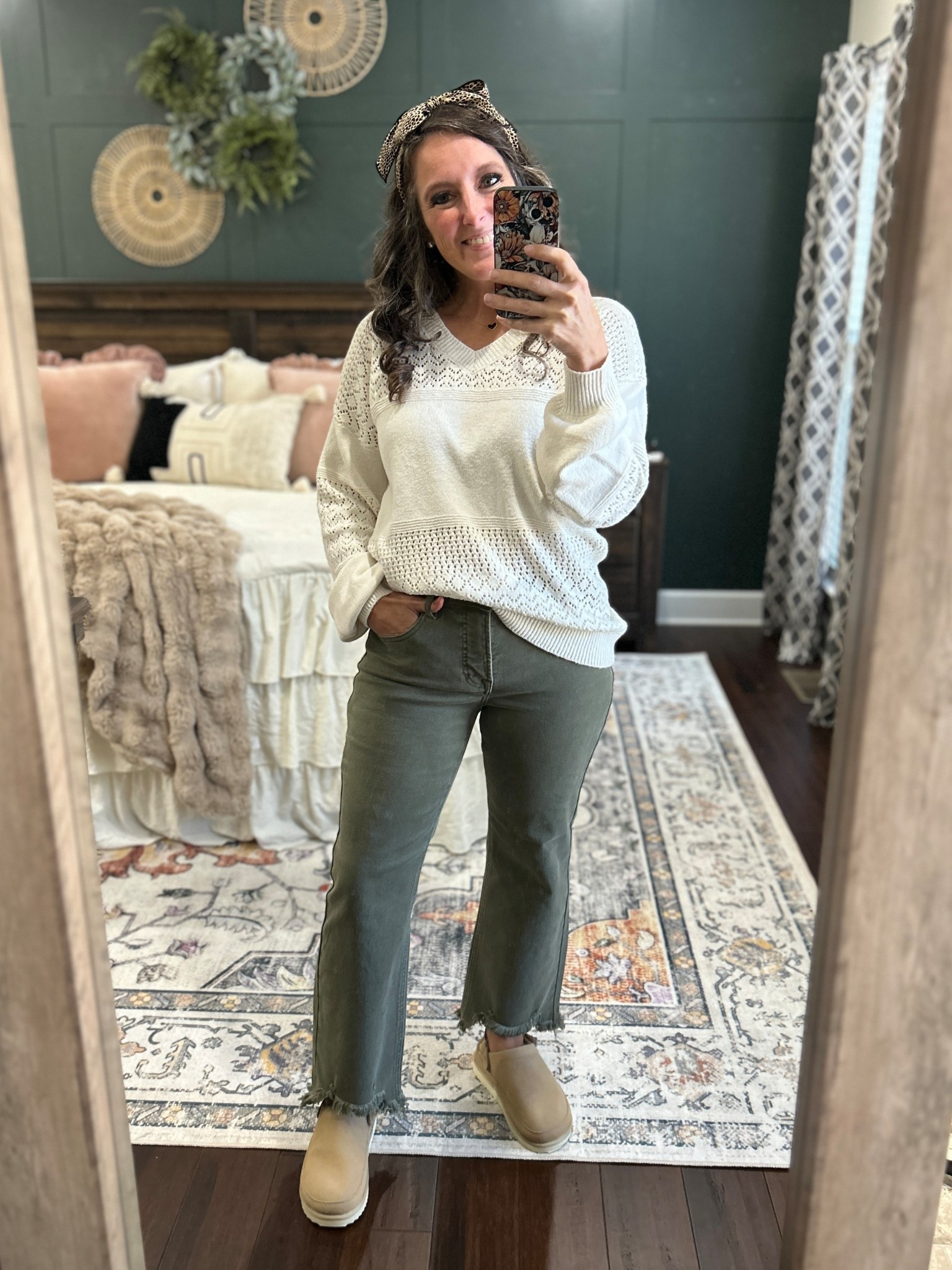 Casual outfit 😍 I could literally wear these jeans everyday. 

Wearing M in sweater, sizeb5 in jeans. 5’2, 140lbs, 36c, 31 waist, 40 hips, 26 inseam

#LTKPetite #LTKStyleTip #LTKShoeCrush