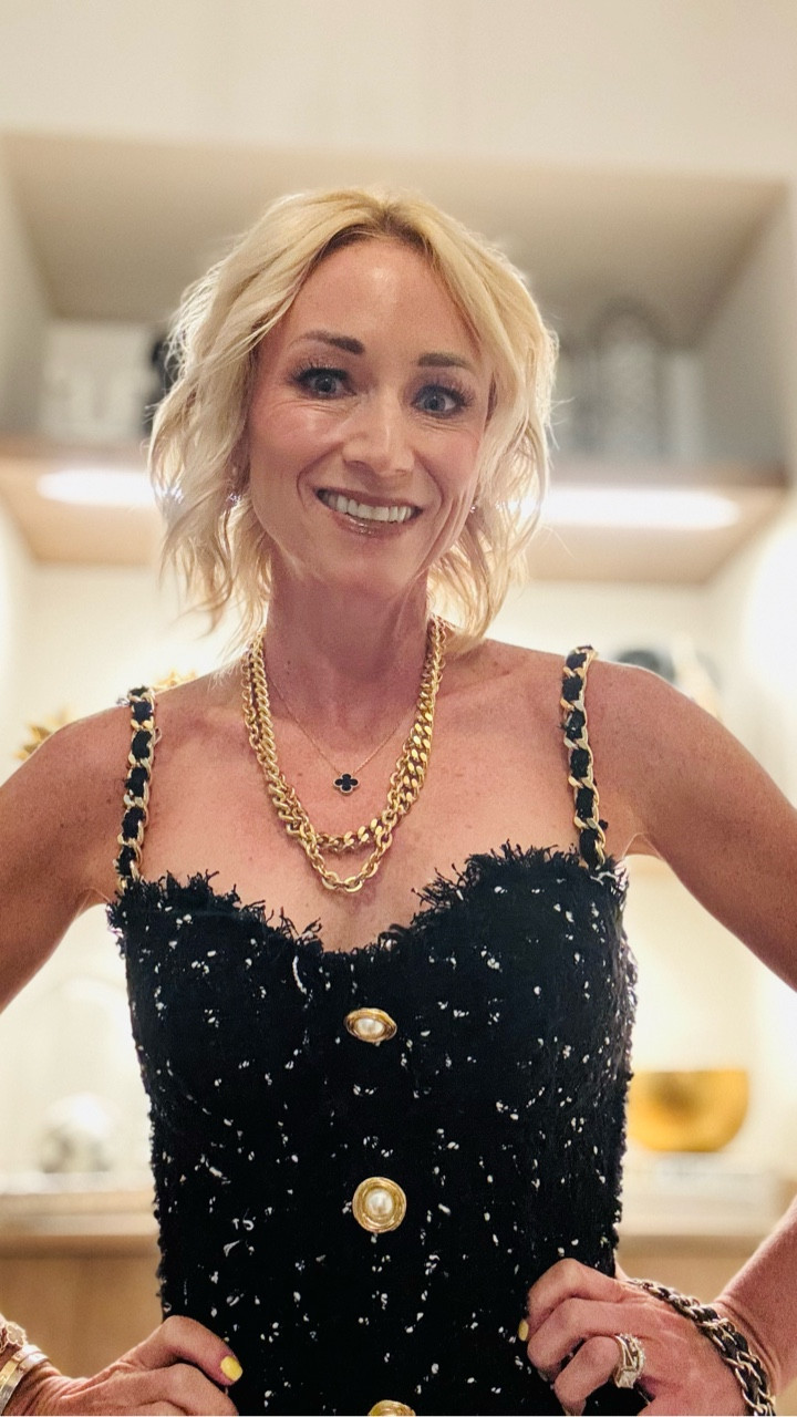 But honestly, what doesn’t go with an espresso martini?! ☕️🍸

#tweed #balmain #chanel #espressomartinis