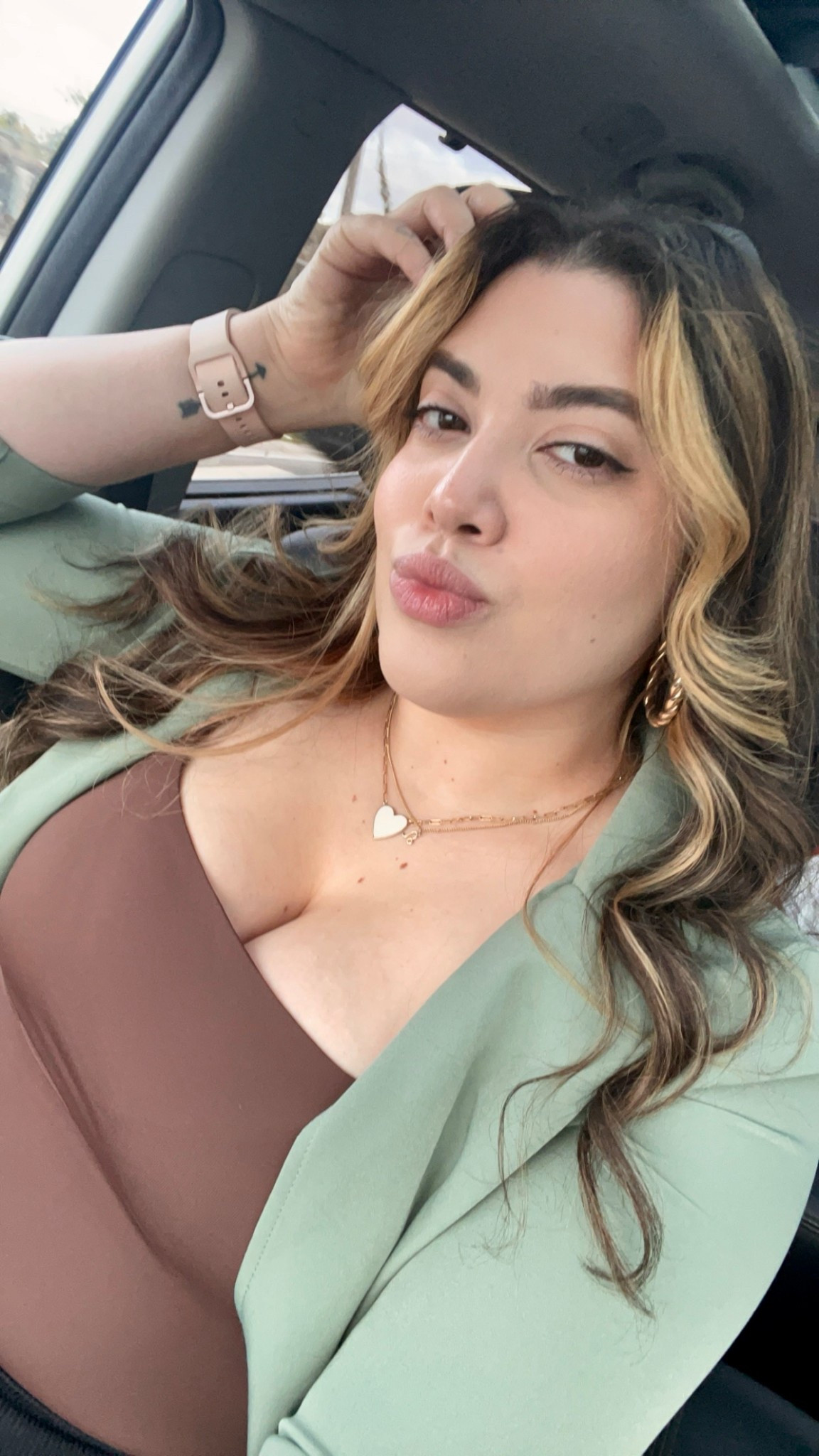 At one point in my life, I only wore outfits that contained black 🤯 I love this chocolatey brown body suit.

Another casual office look.

I’ve linked some similar options here. 



#LTKWorkwear #LTKMidsize