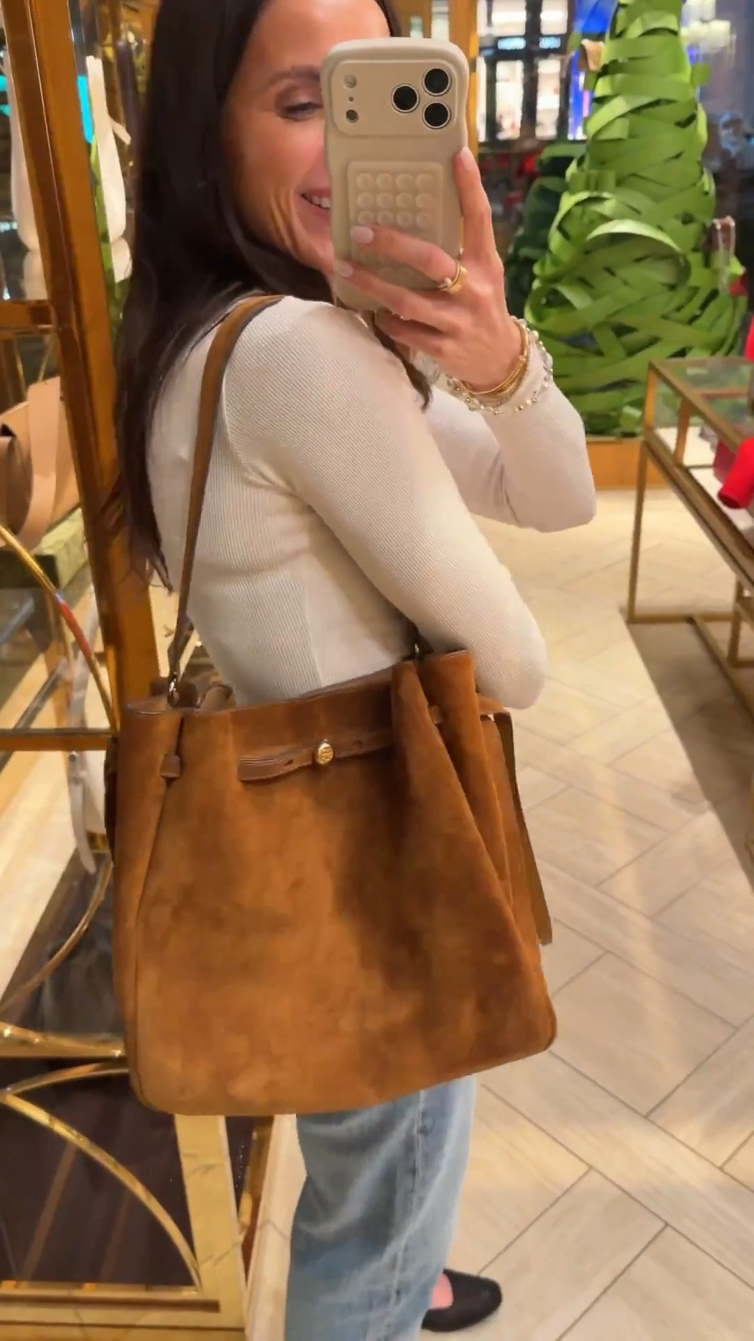 Let’s try on some bags / type TORY and I’ll send you the ones I tried on :)