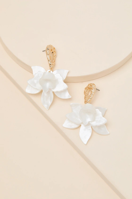 Permelia White Flower Statement Earrings | Lulus