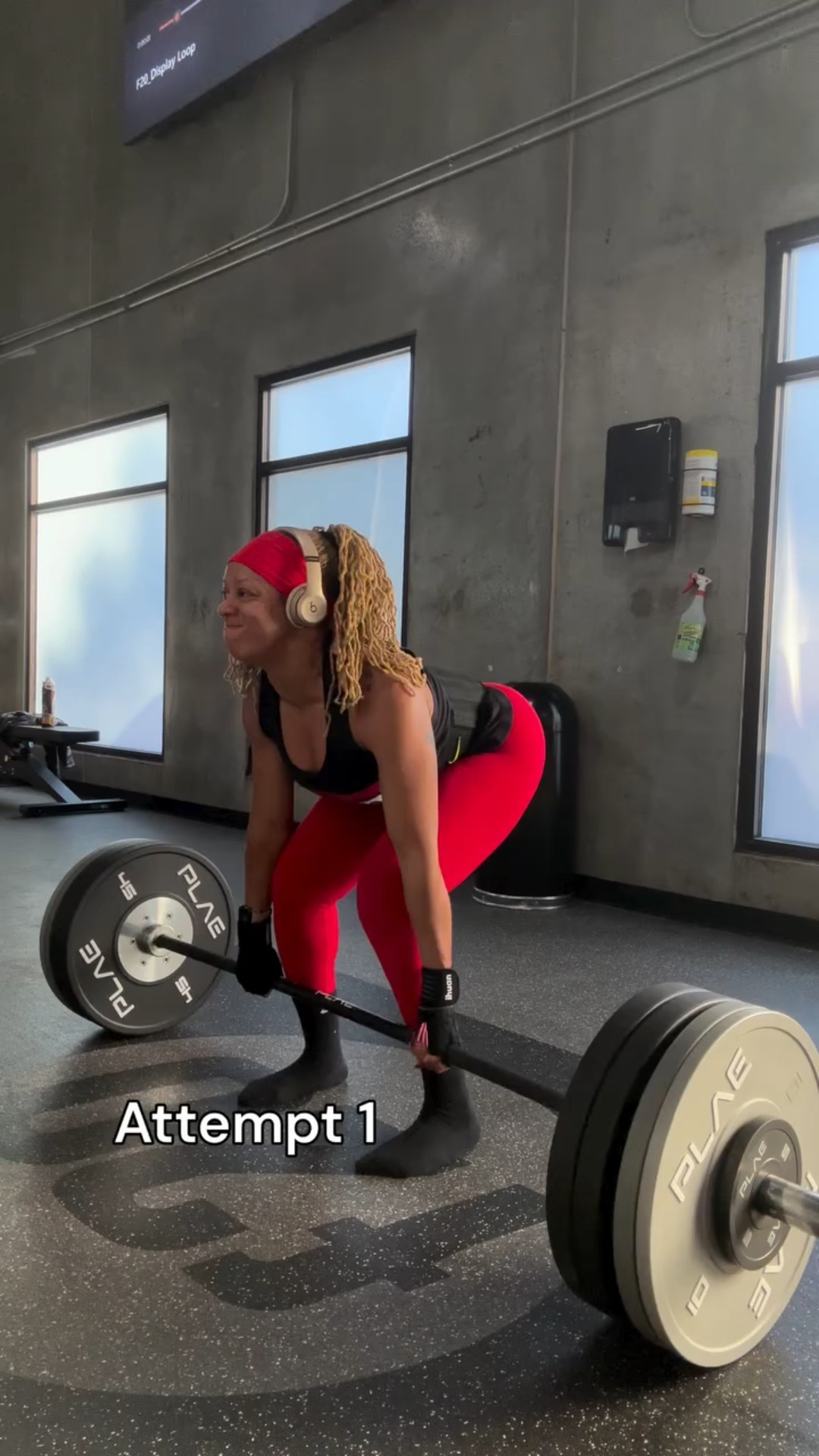 I haven’t attempted a PR since February, but when I noticed I was 10lbs away from 305 I decided to go for it! 
Thanks to @mrs.poohman for cheering me on & getting my other angle! & @frydaddy5 lost his mind for a second 😒 but his advice helped!