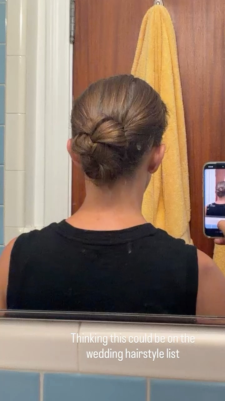 Thinking this could be on the wedding hairstyle list


#hairstyle