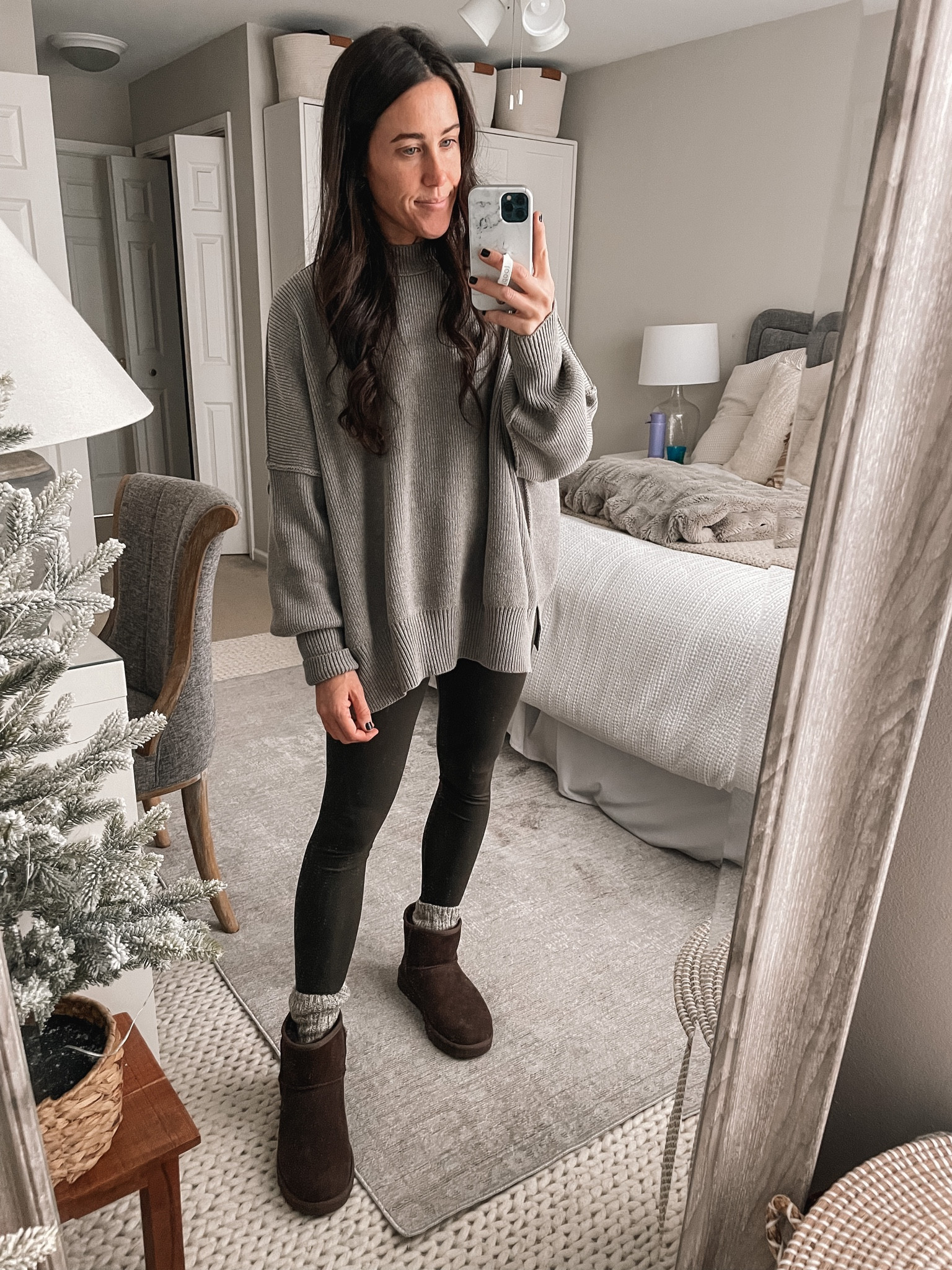 12.7.22
Free People tunic sweater, Amazon leggings, mini Uggs 

#LTKHoliday #LTKstyletip #LTKSeasonal