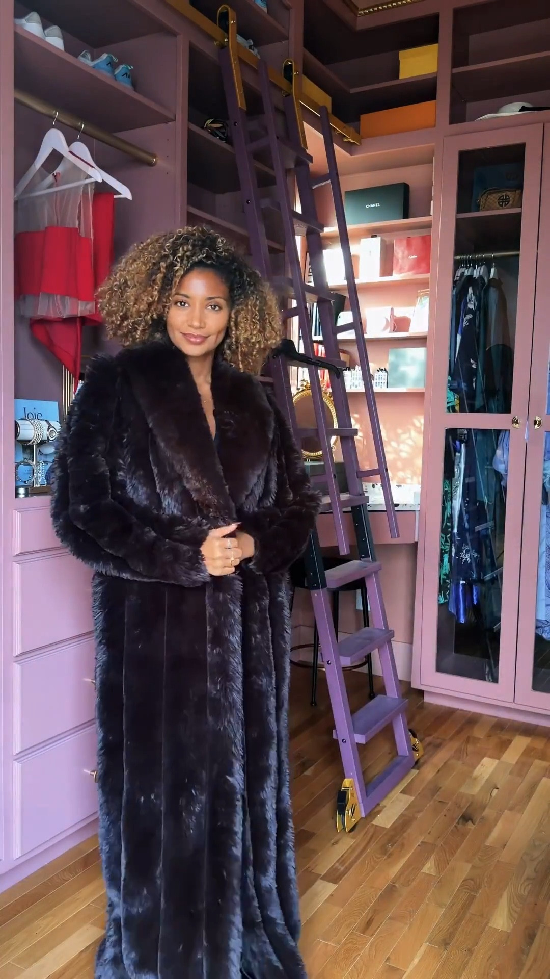 My obsession with long fur/ faux fur coats continues 😍🥂❄️💕😮‍💨

#LTKgrwm #LTKNYFW #LTKootd