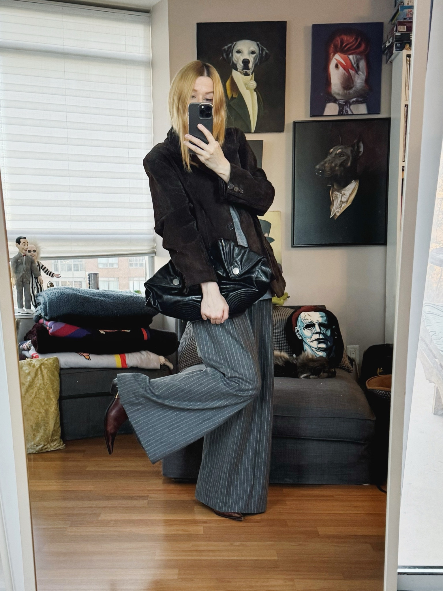 Loving brown and grey together since the Jil Sander F/W 1996 show.
Everything is vintage/secondhand exceptions trousers. This is the suede blazer I found in the Simons vintage section last week. 

 •
#falloutfit #alexandermcqueen #demanta #falltrends #torontostylist #StyleOver40  #secondhandFind #fashionstylist #slowfashion #FashionOver40  #MumStyle #genX #genXStyle #shopSecondhand #genXInfluencer #genXblogger #secondhandDesigner #Over40Style #40PlusStyle 


#LTKSeasonal #LTKStyleTip #LTKOver40