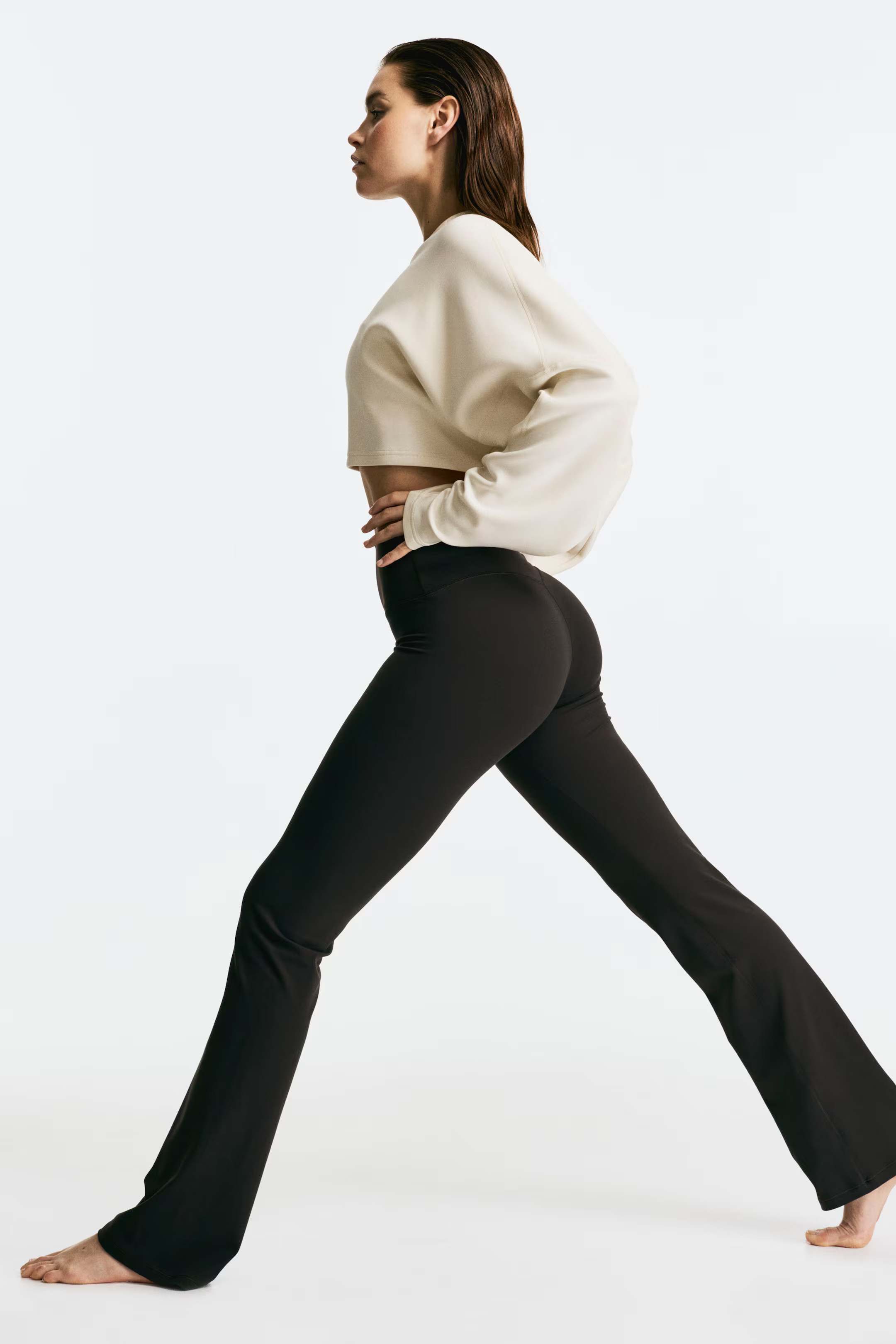 Flared yoga leggings with SoftMove™ Lycra® - Dark brown - Ladies | H&M GB | H&M (UK, MY, IN, SG, PH, TW, HK)