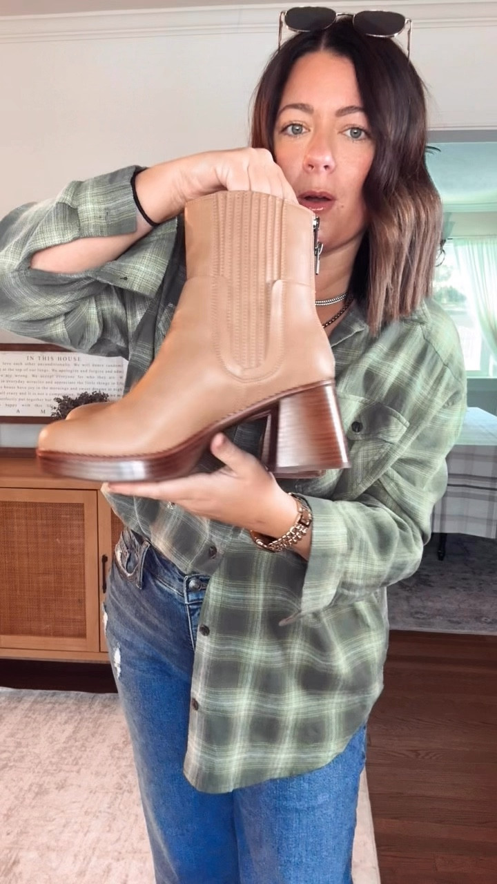 #ad I just found my new go-to shoe brand 😍 @yellowbox is new to me, but after putting their sneakers to the test on an 18,000-step NYC day (yes, 18,000 👀), I’m officially a fan! Not only were they insanely comfy — my feet didn’t hurt once — but they also survived multiple rain puddles and still look brand new 👏 The quality is a 10/10!

And don’t even get me started on their boots 😍 The chunky block heel + roomy box toe make them so easy to walk in, and they’ll look so cute with jeans, skirts, or dresses this fall! 🍂

Linked both styles on my @shop.ltk ➡️ #liketkit https://liketk.it/xx @yellowbox