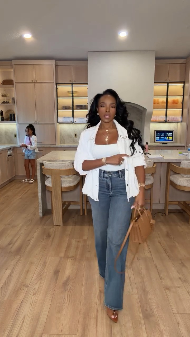 THE EVERYDAY UNIFORM 🤍👖

When you don’t know what to wear, this combo NEVER fails. A fitted tank, great denim and a lightweight jacket gives you that effortless, put-together look without overthinking it. ✨

everyday outfit, casual chic outfit, jeans outfit, denim outfit inspiration, white tank outfit, lightweight jacket, elevated casual style, mom style, fall transition outfit, wardrobe basics, petite fashion, everyday style

Scroll to shop! ✨ Everything from this look is linked below. 👇🏽

Wearing: Size Small/4 | 5’4” | 140 lbs | 34D-27-40

Download the FREE LTK app & follow @kirasfashionfinds to shop all my daily finds.

#LTKPetite #LTKStyleTip #LTKSeasonal