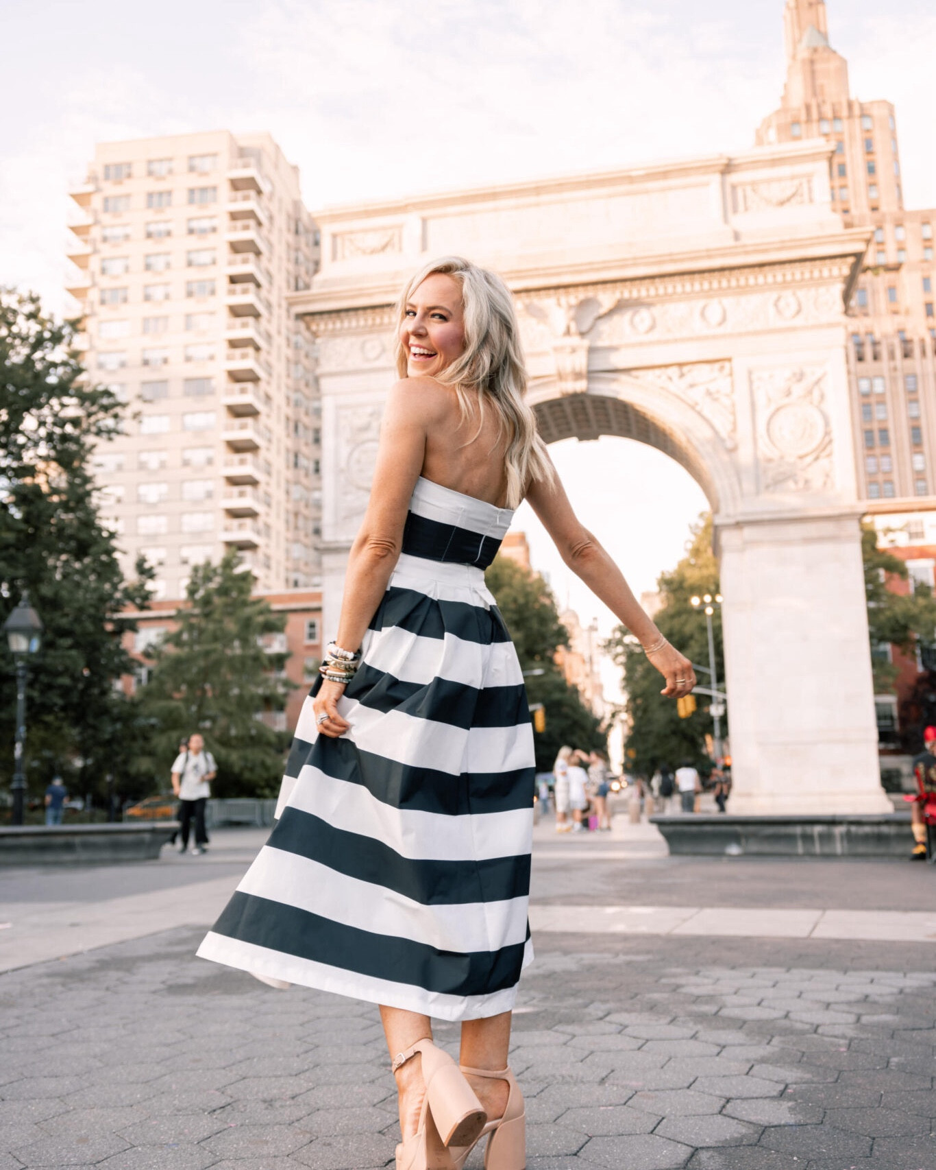 chic in the city 🖤🤍

the luxe look for less = shop my special occasion striped midi from avara for just $80 with code natasha15 (wearing XS and runs TTS) 


#LTKParties #LTKSeasonal #LTKFindsUnder100
