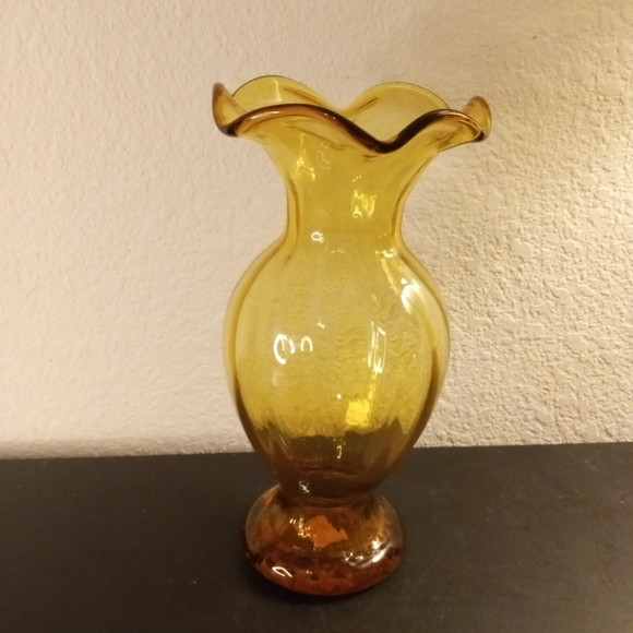 EXQUISITE MCM Crate & Barrel Optic Ruffled Edge Amber Fluted Vase. | Poshmark