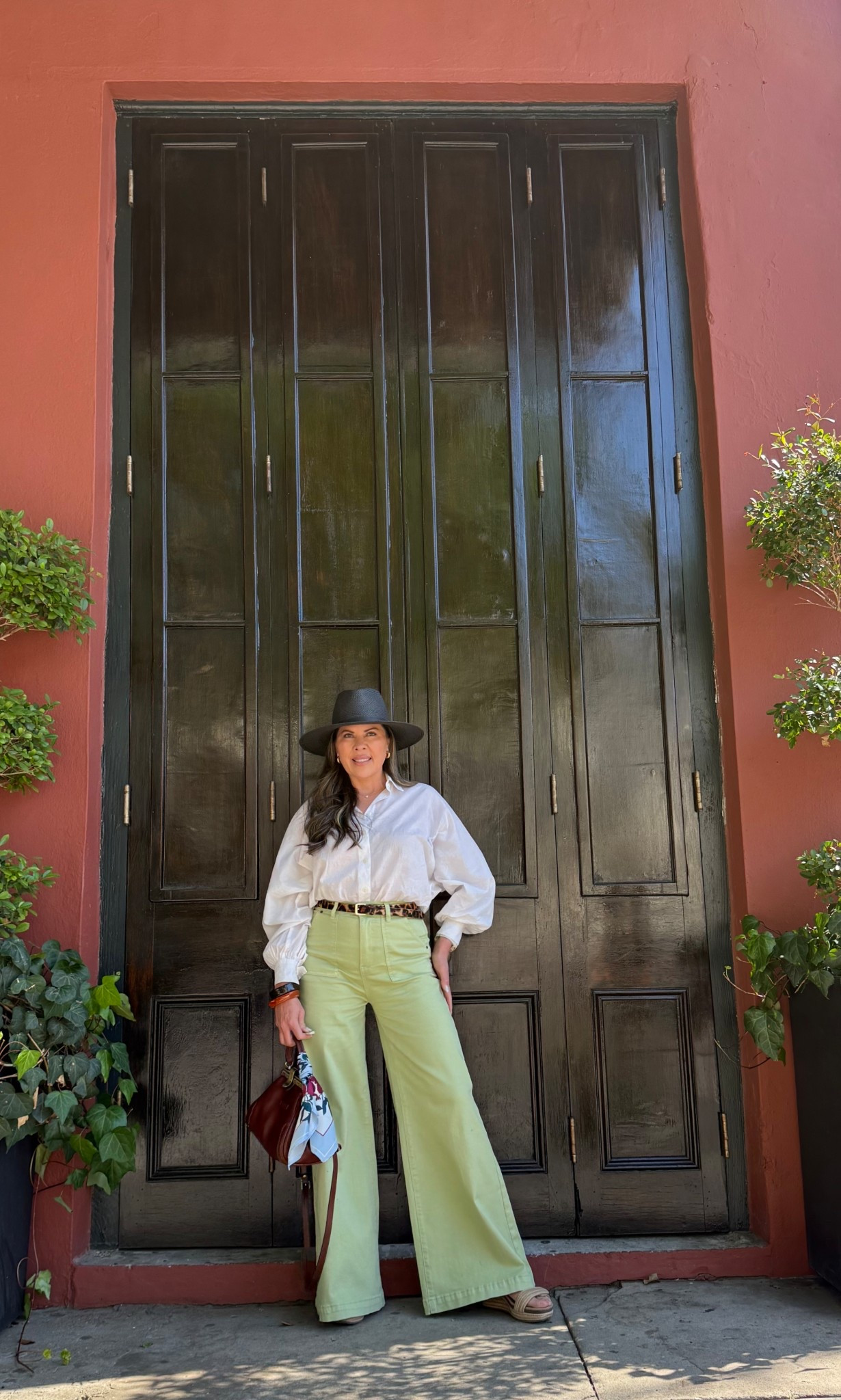 Este pantalón me encantó tanto que me
lo compré en 2 colores y hija me dice que lo compre en más colores porque me favorece mucho y muchas me preguntaron por el link y aquí se los dejo 

#LTKdayinmylife #LTKOver40 #LTKSeasonal