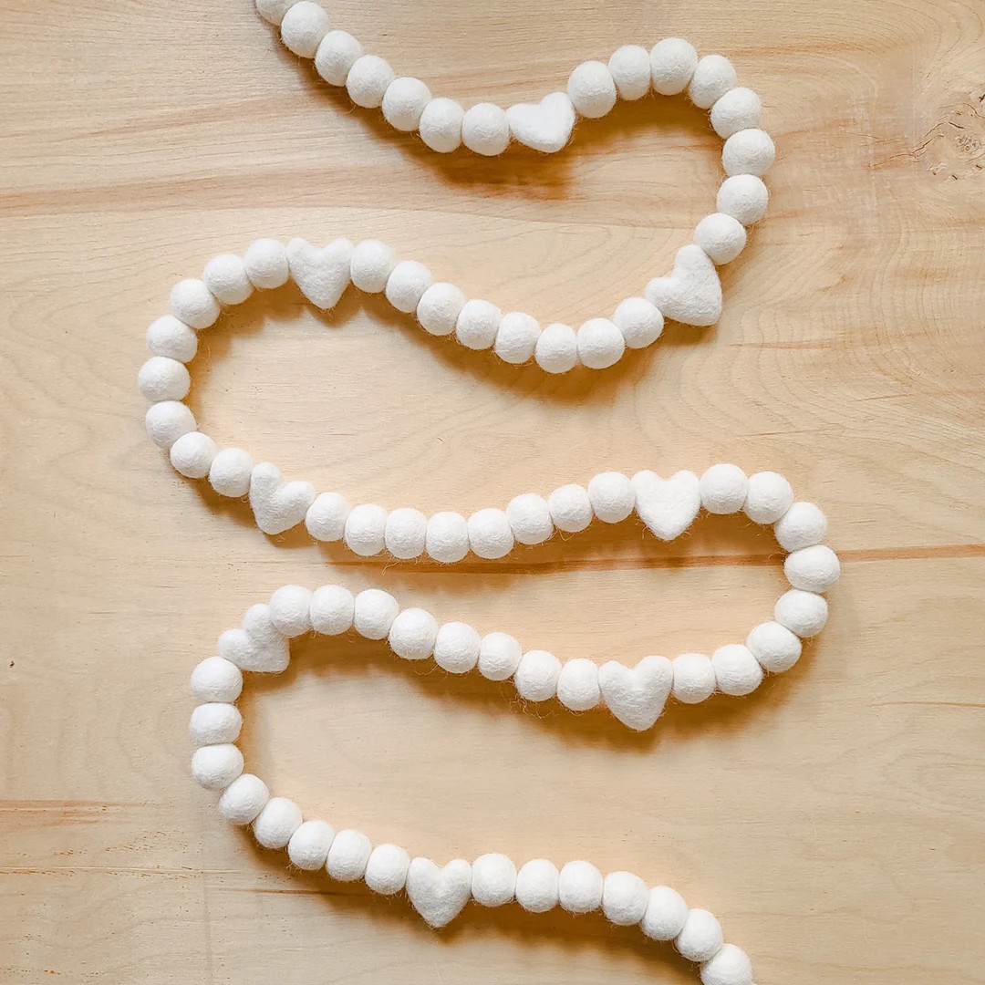 White Heart Garland - Etsy | Etsy (US)