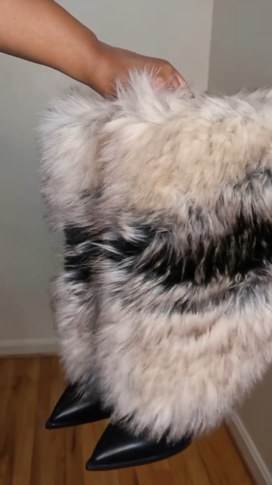 Beautiful Fur Boots👢
@shopakira 

#LTKValentine #LTKgrwm #LTKootd