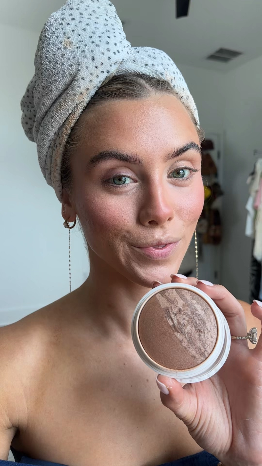 today im using spiced chai but i got every shade so let me know what shade i need to try for yall 🫶🤎 they’re amazing and i know im going to love them because they are acne safe and packed with hydrating jojoba & macadamia oils and antioxidant-rich hibiscus extract!! the formula is blurring and baked so it gives a subtle glow while blurring texture OBSESSED. @dibsbeauty  

#duetbakedbronzer #bakedbronzer #dibsbeautystatusstick #dibsbeautytutorial #dibsbeauty #dibsbeautyreview #dibsbeautybronzer #acnesafemakeup #bronzer #bronzertutorial #bronzertips #bronzerhack #fyp #contour #contourtutorial #contouringhacks #nosecontourtutorial #nosecontour #nosecontourhack #bronzereyeshadowlook #powderbronzer #makeup #grwm dibs beauty, dibs beauty baked bronzer, powder bronzer, baked bronzers

#LTKgrwm #LTKselfcare #LTKBeauty