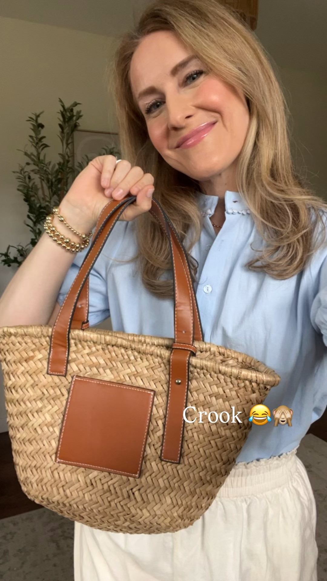 Sometimes words escape me 🤦‍♀️ All you need to know is this is a cute little Amazon bag for summer, reminds me of Loewe. #amazonfashion