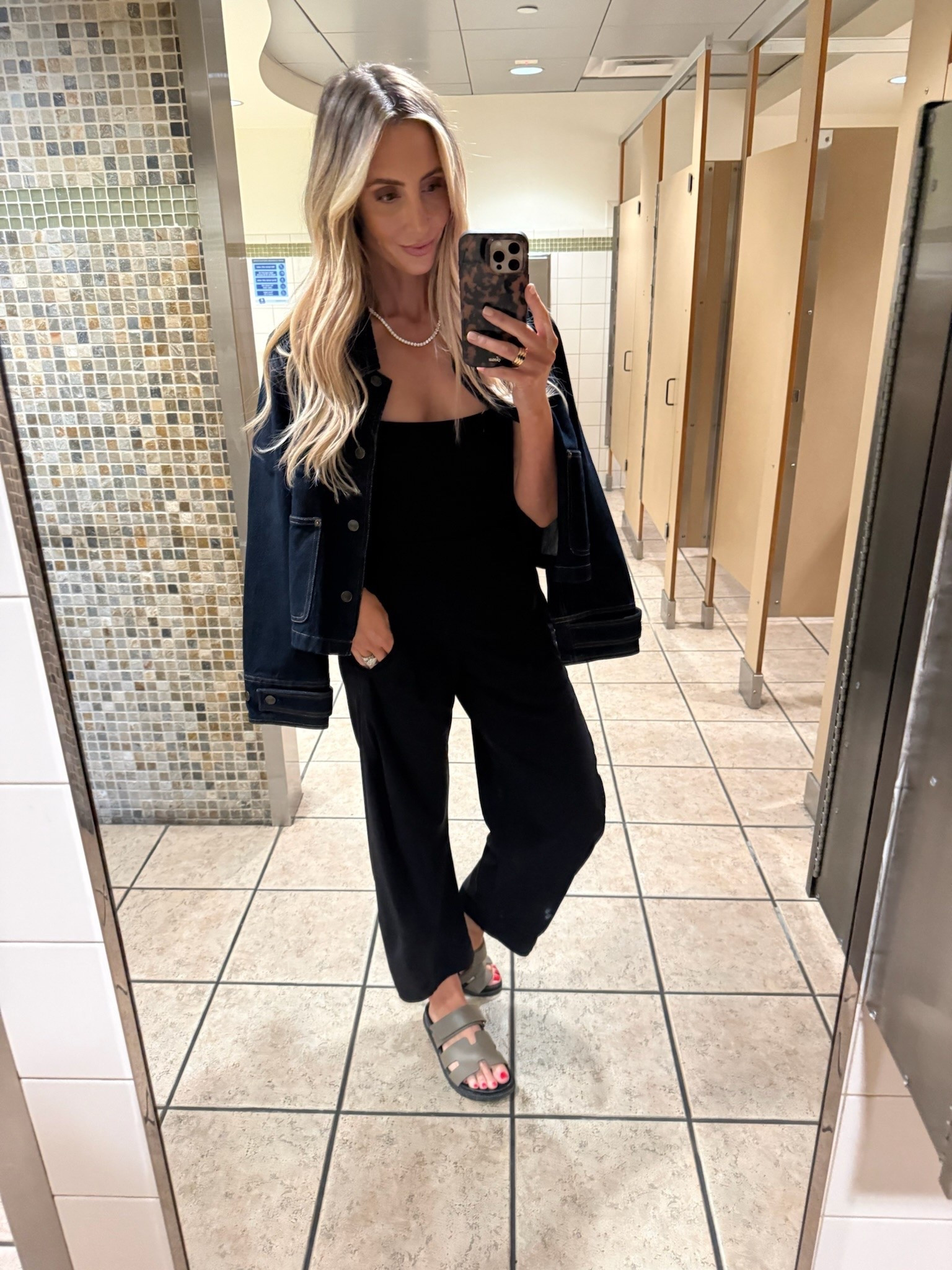 The comfiest traveling outfit!

airport outfit, matching set, chic outfit, elevated essentials, minimal outfit, trendy fashion, fall trends, statement jewelry