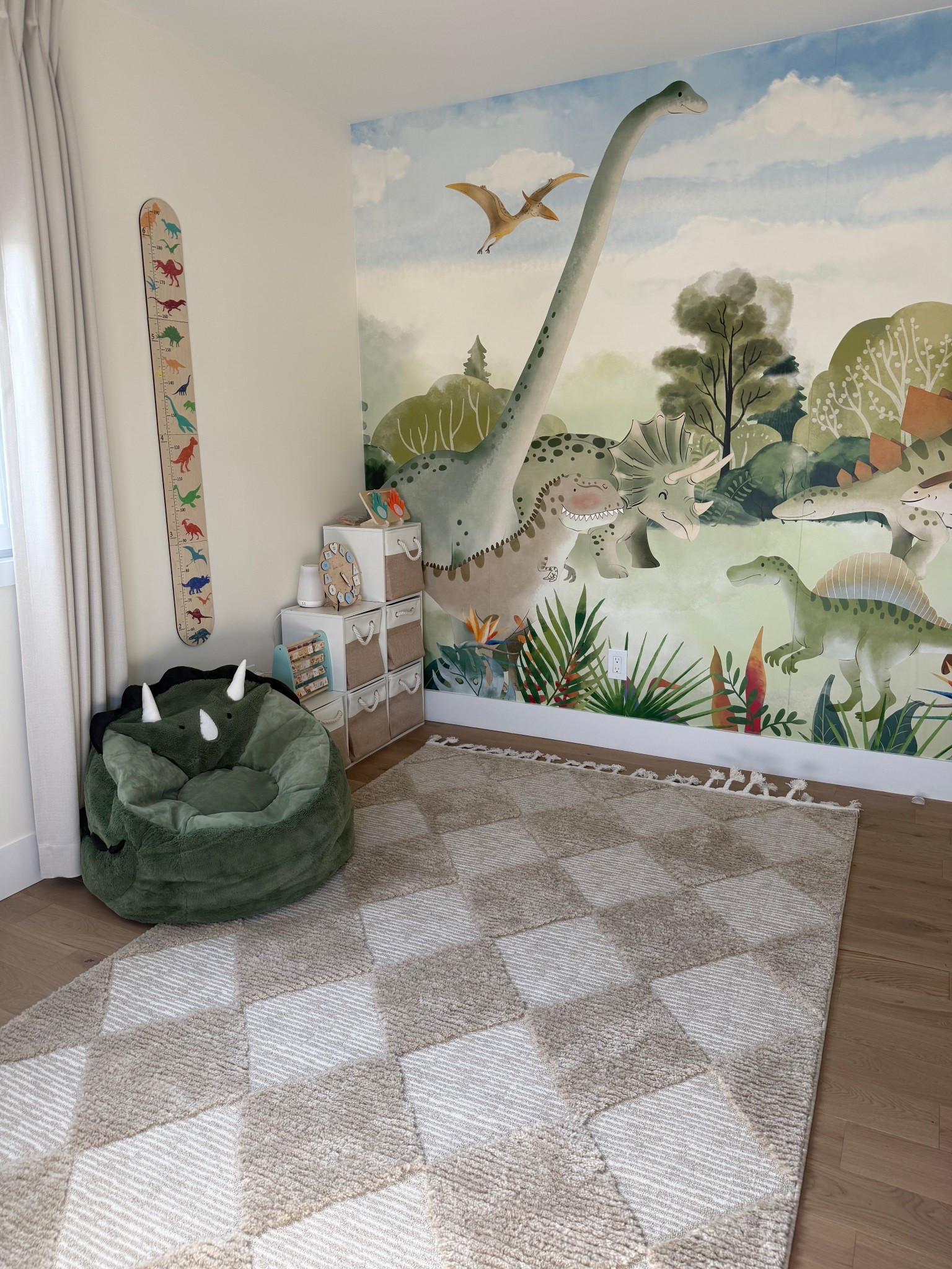 Toddler room inspo ✨ sharing my son’s bedroom 🙌🏼


Toddler rug inspo , dinosaur themed room, toy organization 

#LTKstorytime #LTKKids #LTKHome