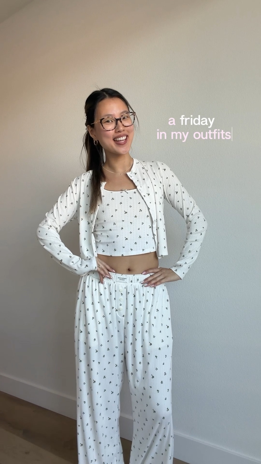 everything i wore today as a 25 year old wfh dog mom! 

sizing: 
XS in pajamas 
size XS sports bra and 0 in shorts
s in aritzia hoodie and xs in pants 

aritzia finds, aritzia essentials, workout set, aritzia workout set, matching pjs, pajama set, oversized hoodie, grey hoodie, aritzia sweat fleece, work from home outfit 



#LTKmomlife #LTKdayinmylife #LTKFindsUnder100