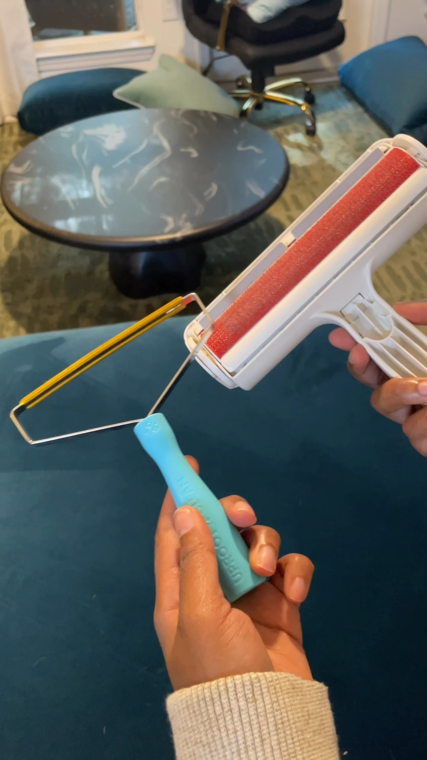 Remove dog hair from your furniture with these Amazon finds.



#LTKHome