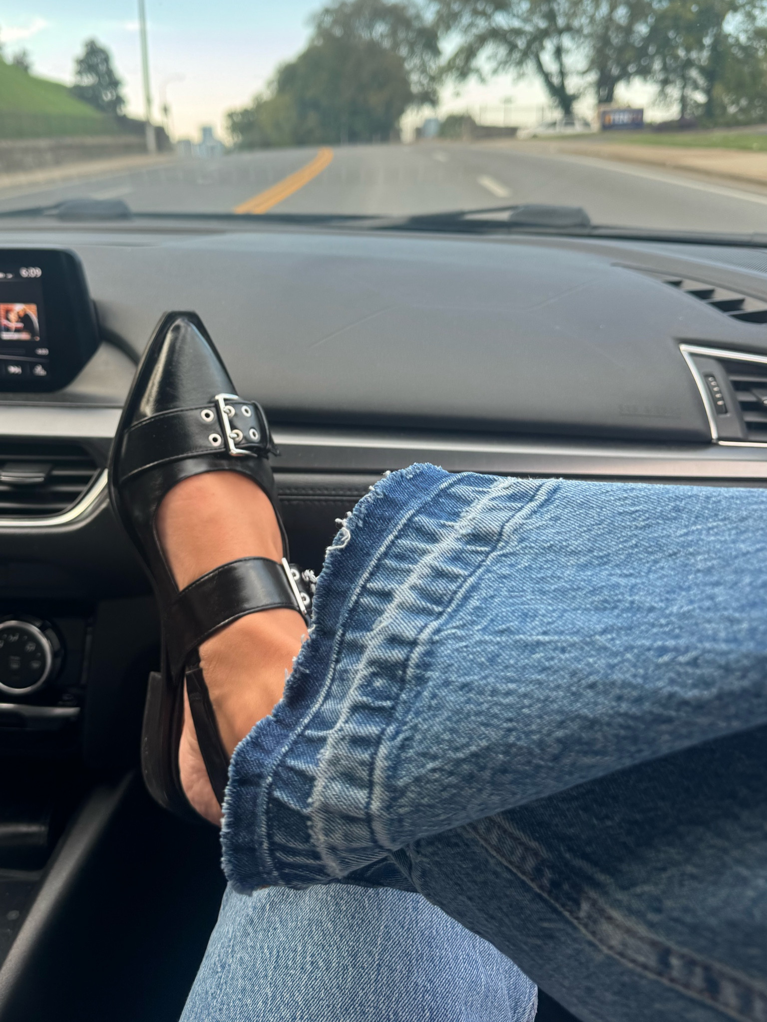 The perfect pair of black flats for an addition to any fall wardrobe 🖤🖤

#LTKShoeCrush #LTKFindsUnder50 #LTKU