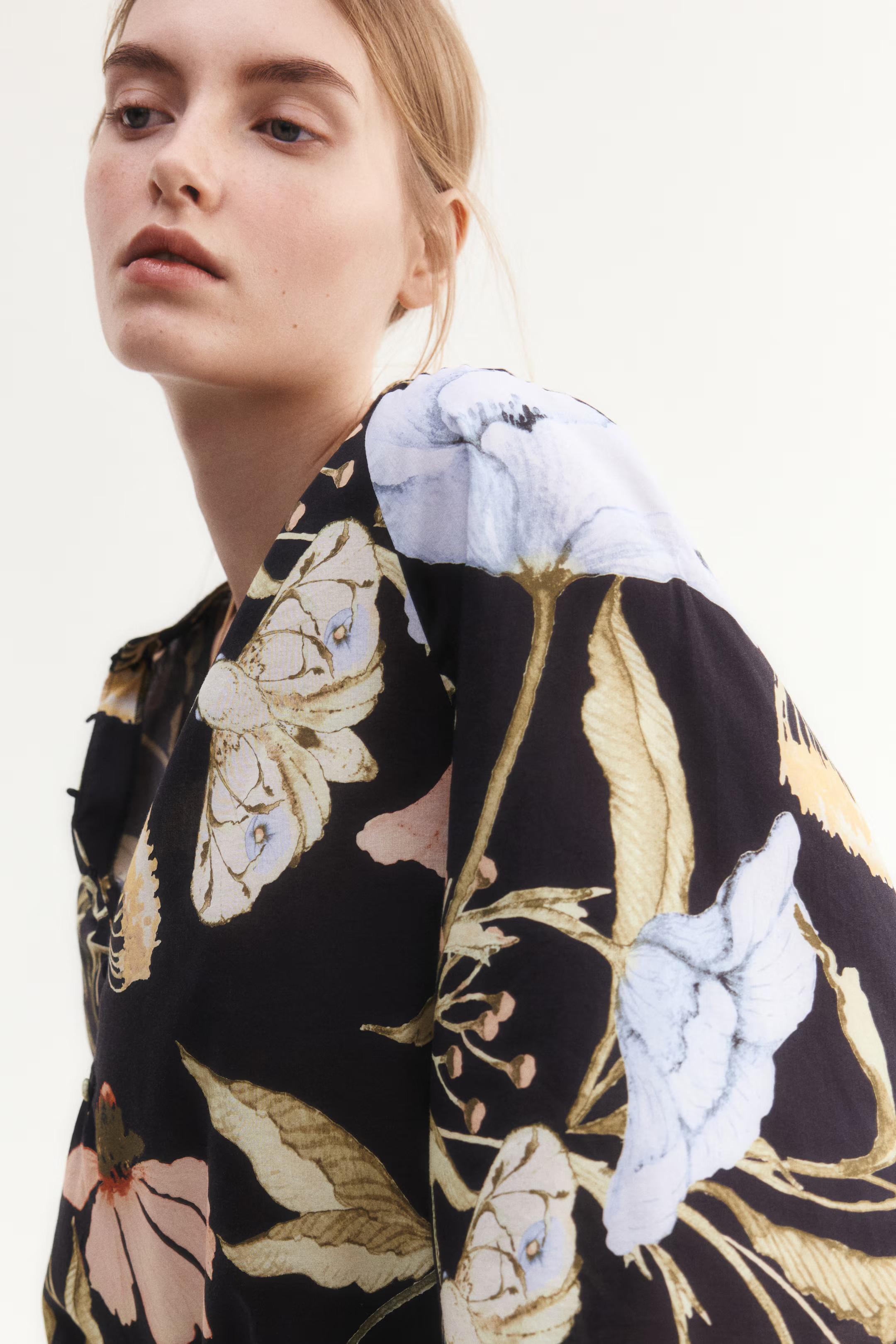 Blouse met halsboordje - Zwart/bloemen - DAMES | H&M NL | H&M (DE, AT, CH, NL, FI)