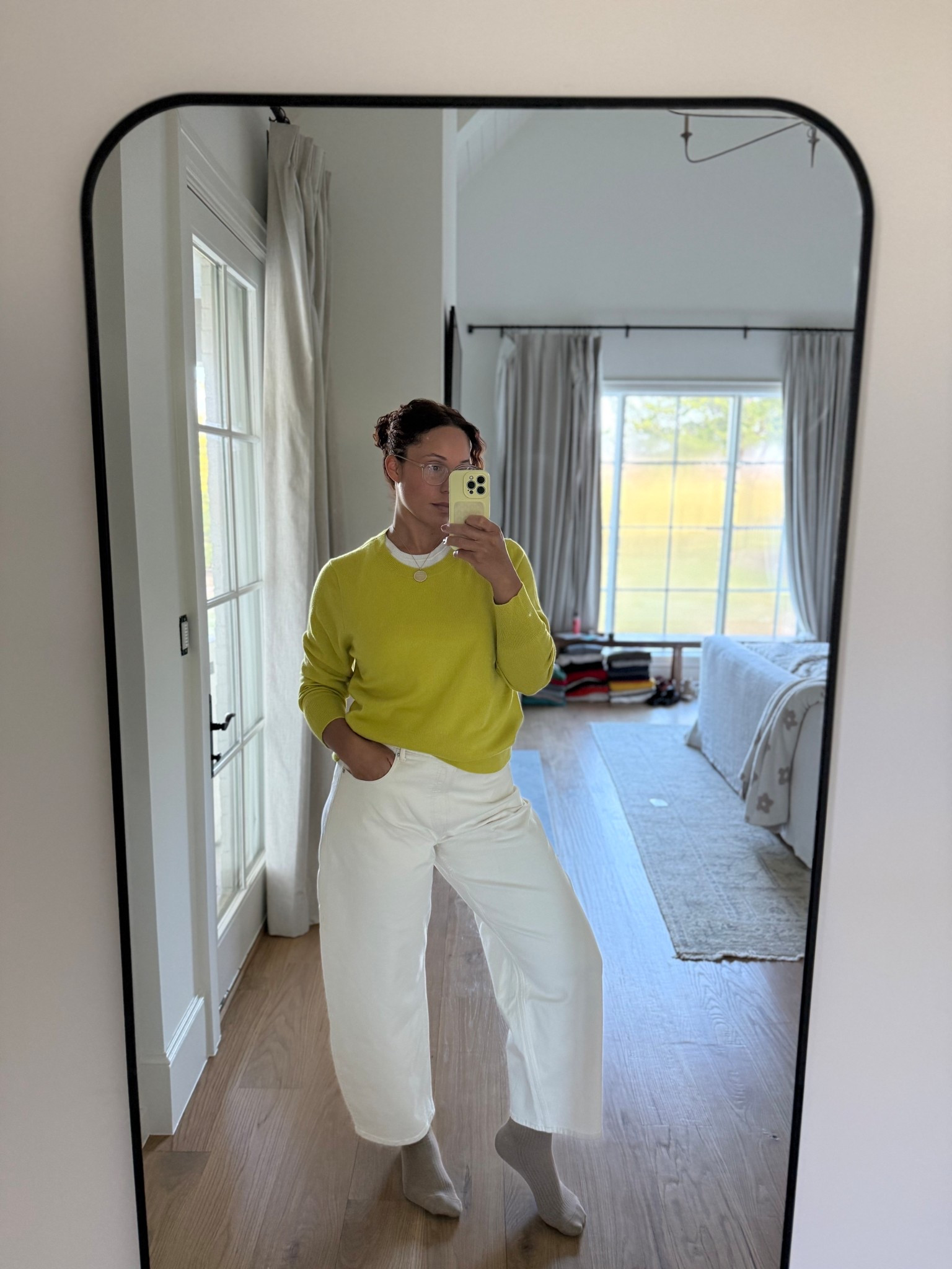 These Everlane jeans are 30% off right now 👏🏾

White jeans
Style
Outfit
Fall outfit
Simple style 

#LTKSaleAlert #LTKMidsize #LTKStyleTip