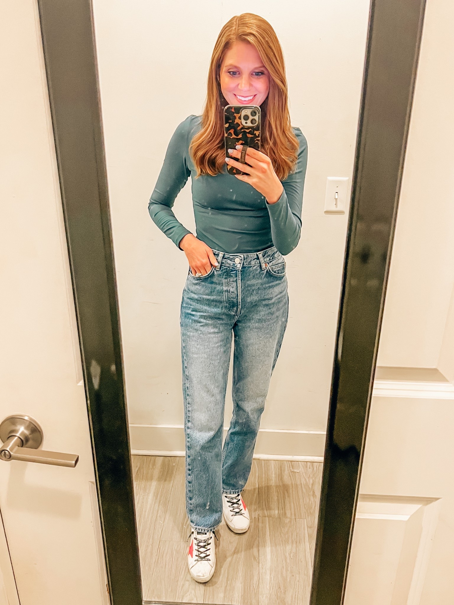 Skims look a like long sleeve tee size small and jeans size 25

#LTKStyleTip #LTKSeasonal #LTKFindsUnder50