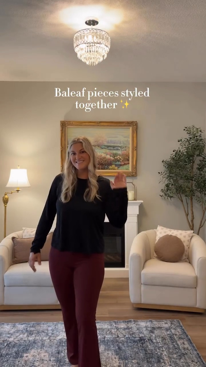 @baleafsports did not miss 👏 

SPF top = breathable & stretchy, flare pants = wine color + true to size. A set I’ll be living in 🙌🏻

Want the details? Comment ‘SHOP’ and I’ll send you the link 👀