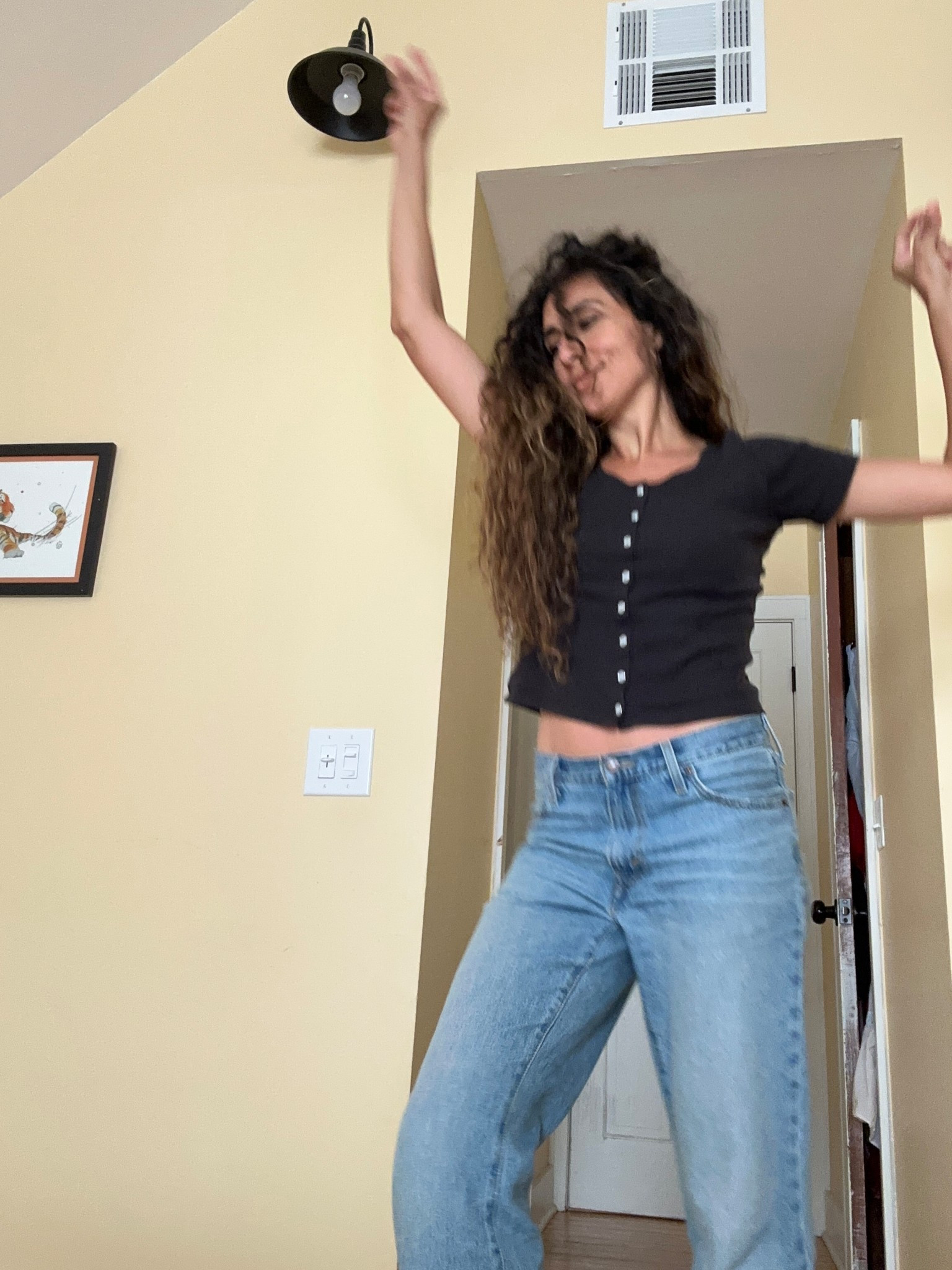 Levi’s head to toe 🌿
The perfect little black tee 🖤

#LTKStyleTip #LTKFindsUnder100 #LTKSaleAlert