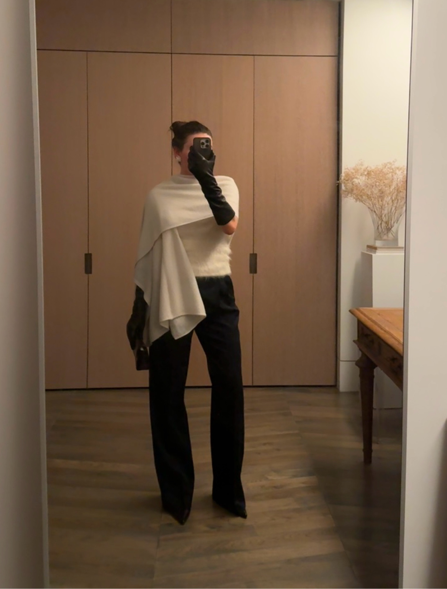 These gloves do something to me 

#LTKStyleTip #LTKShoeCrush #LTKItBag