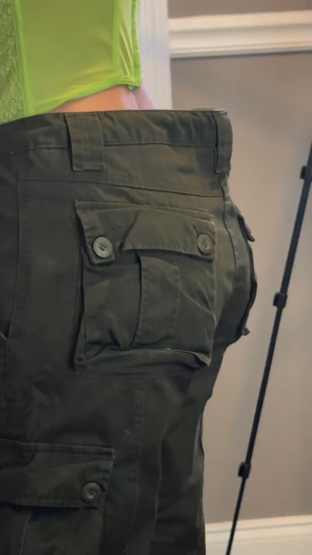 Why aren’t all pants made like this? 😍 
Amazon: viral unisex cargo pants 🔗in bio
•
•
•
#amazon #insta #reelsviral #cargopants #fashion

#LTKMidsize #LTKFindsUnder50