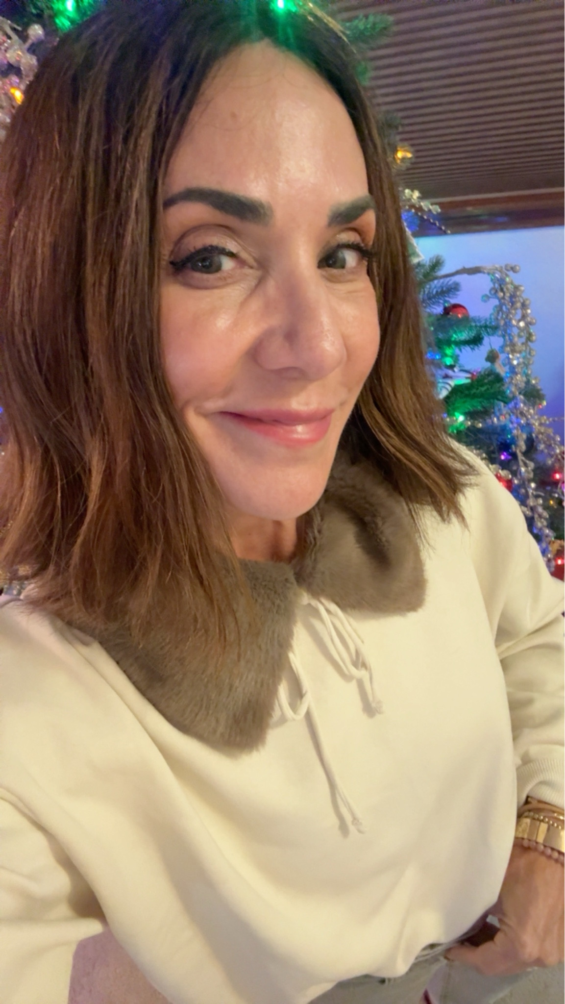 Fri collar sweatshirt also comes in black
Wearing size small


#LTKootd #LTKHoliday #LTKPetite